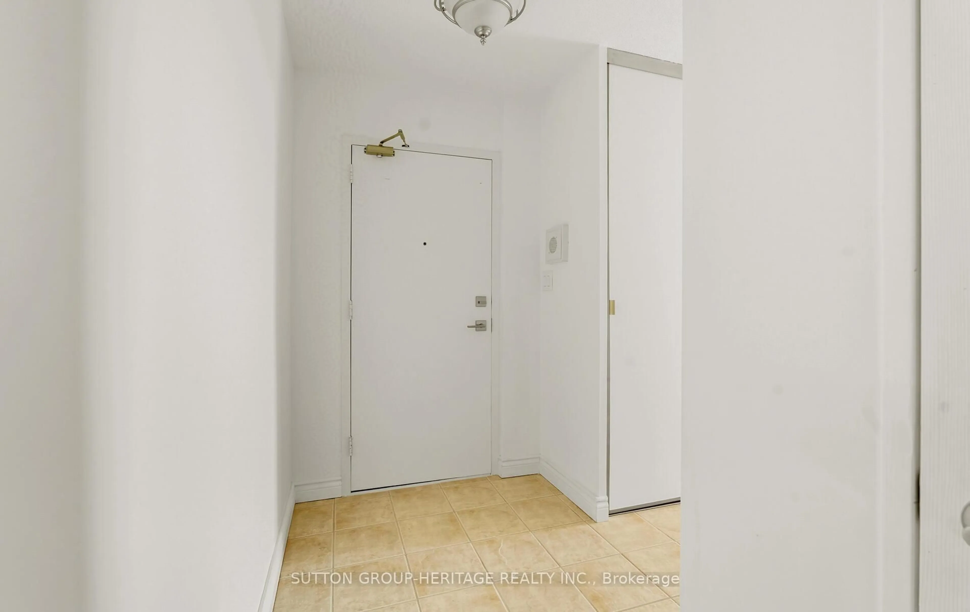 Indoor entryway for 5 Vicora Linkway Way #1008, Toronto Ontario M3C 1A4