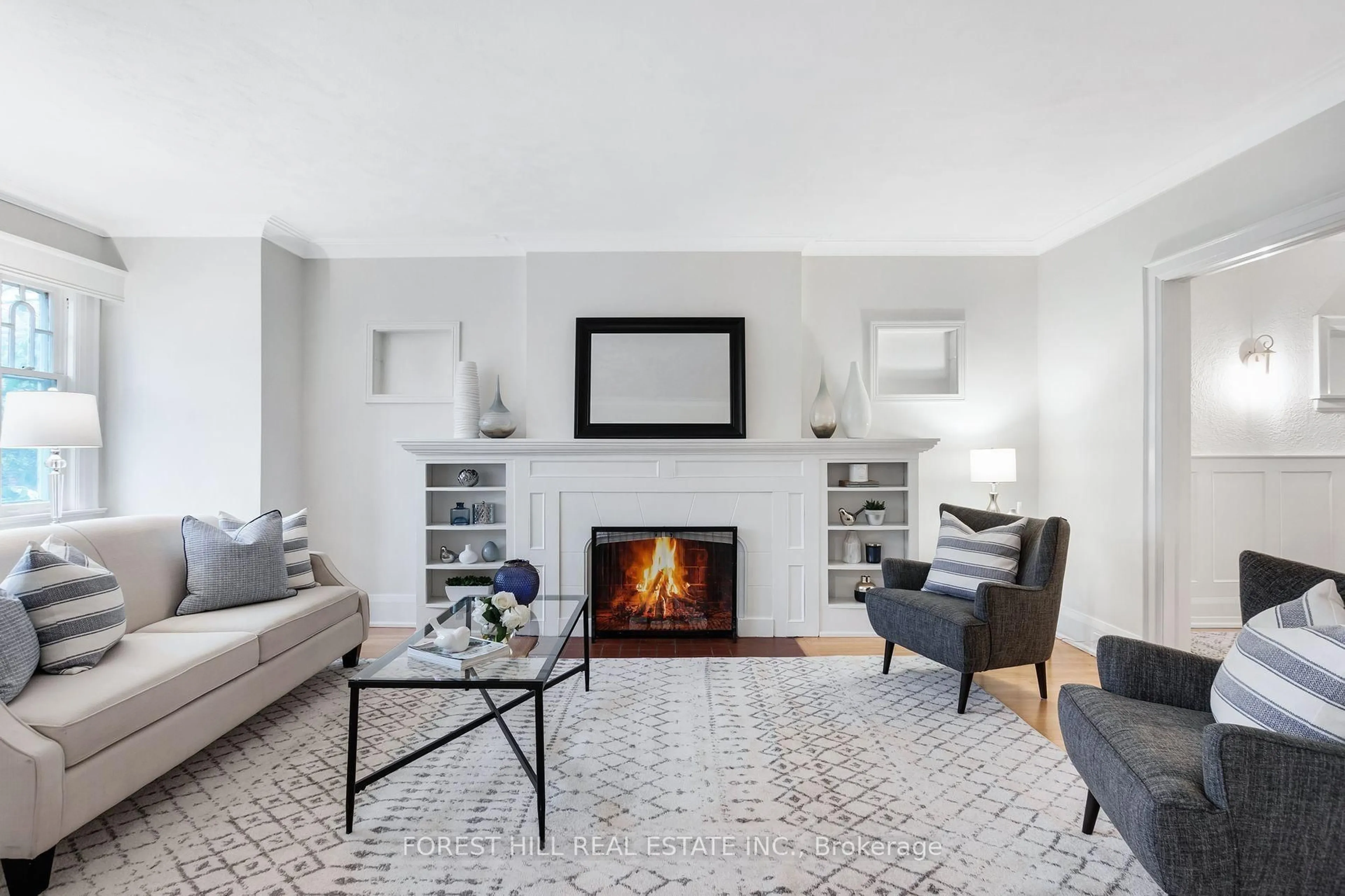Living room with furniture, unknown for 187 Glenview Ave, Toronto Ontario M4R 1R4