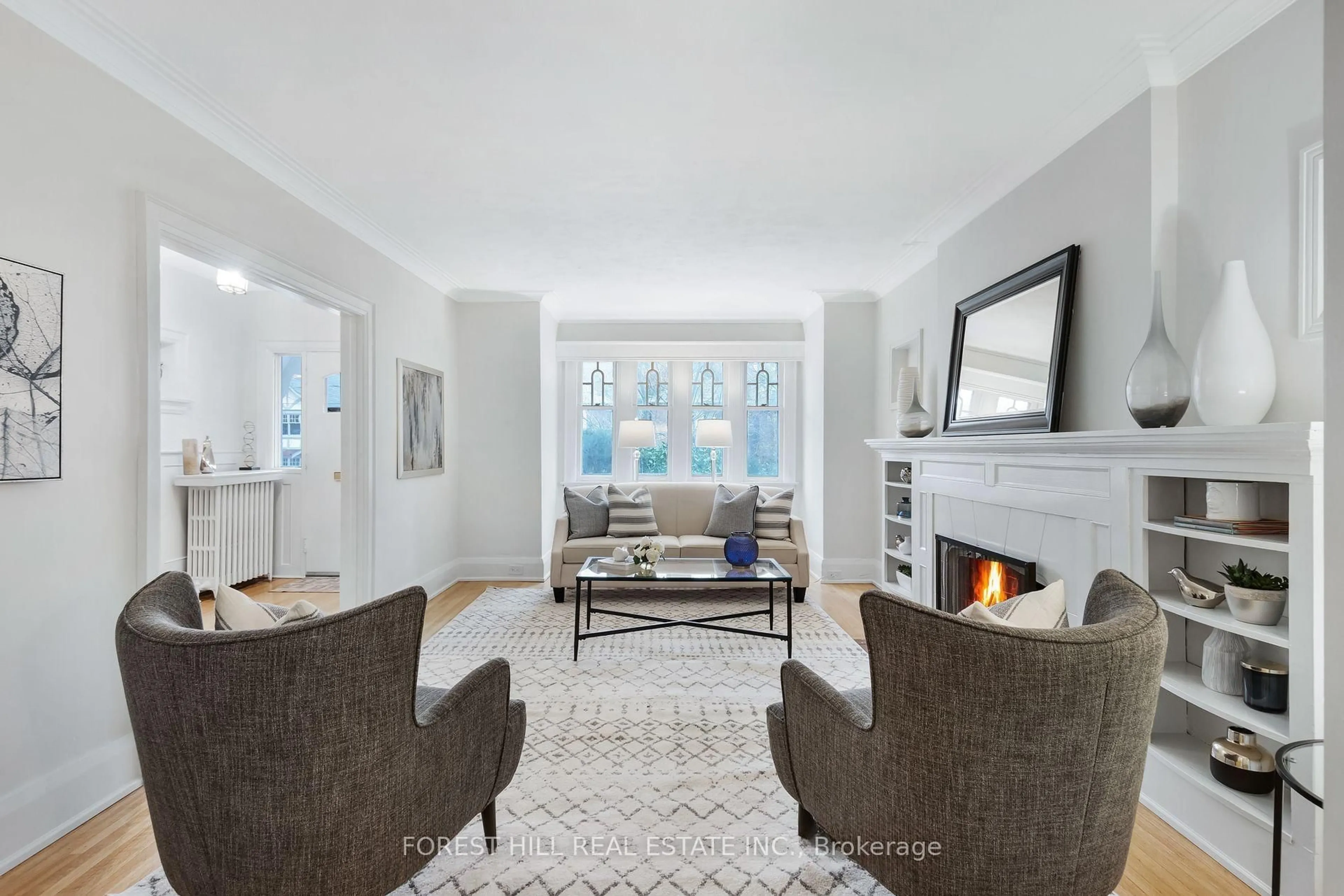 Living room with furniture, unknown for 187 Glenview Ave, Toronto Ontario M4R 1R4
