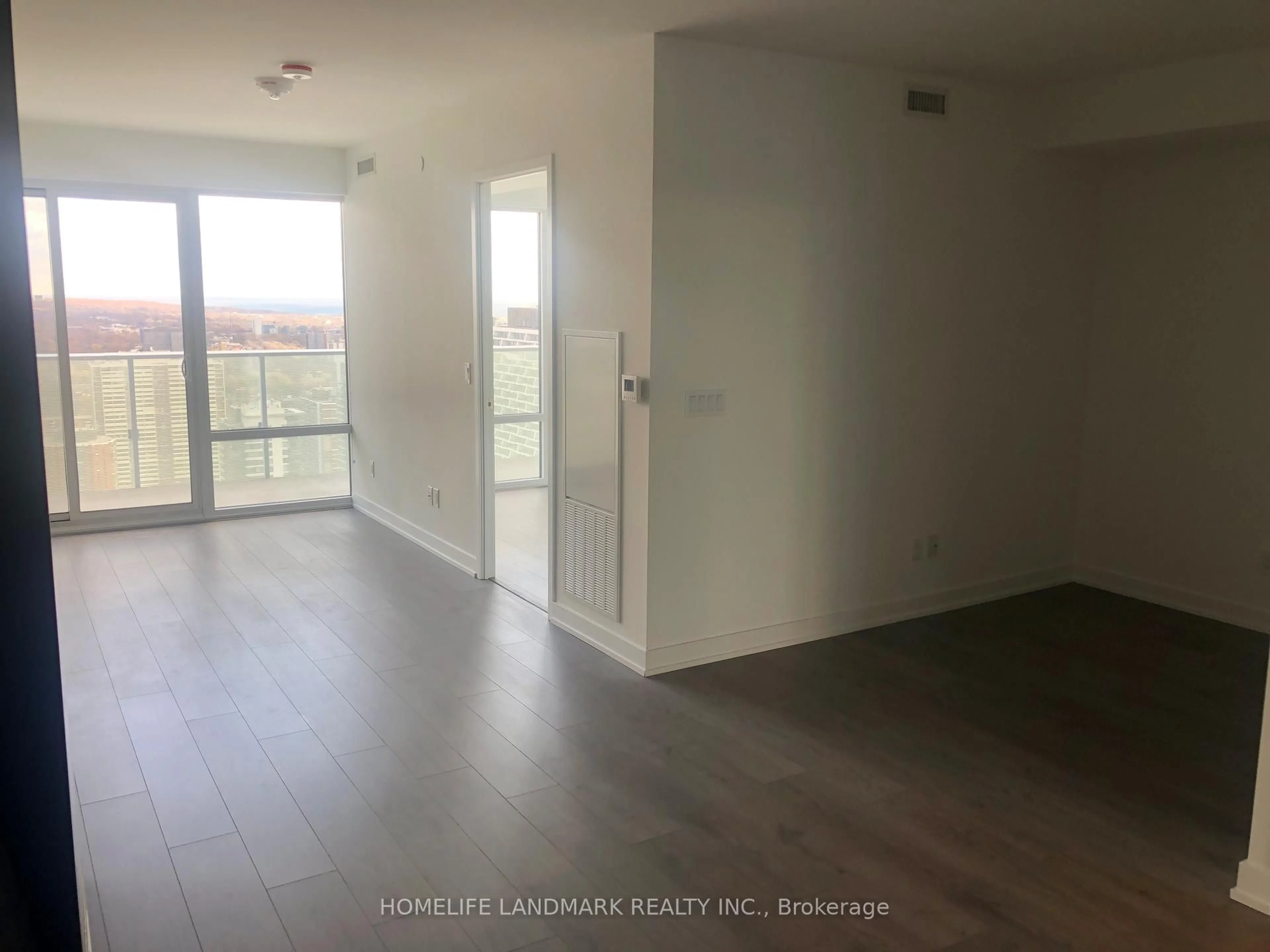 A pic of a room for 501 Yonge St #4007, Toronto Ontario M4Y 0G8