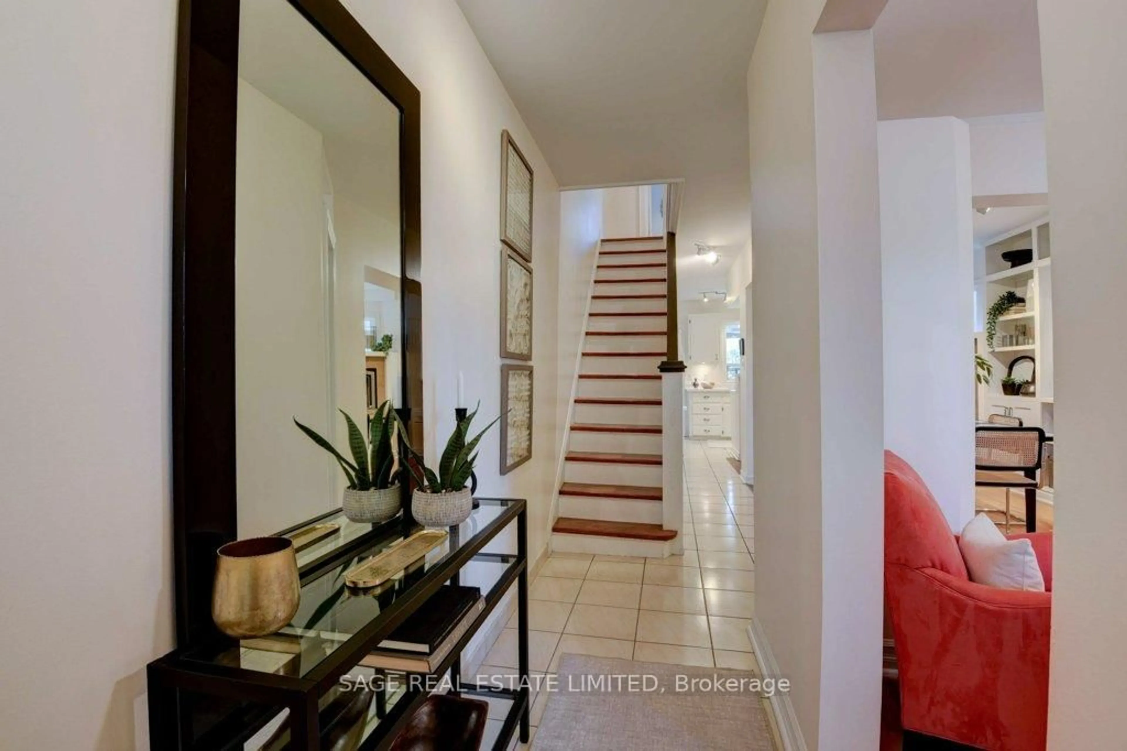 Indoor foyer for 36 Alameda Ave, Toronto Ontario M6C 3W2