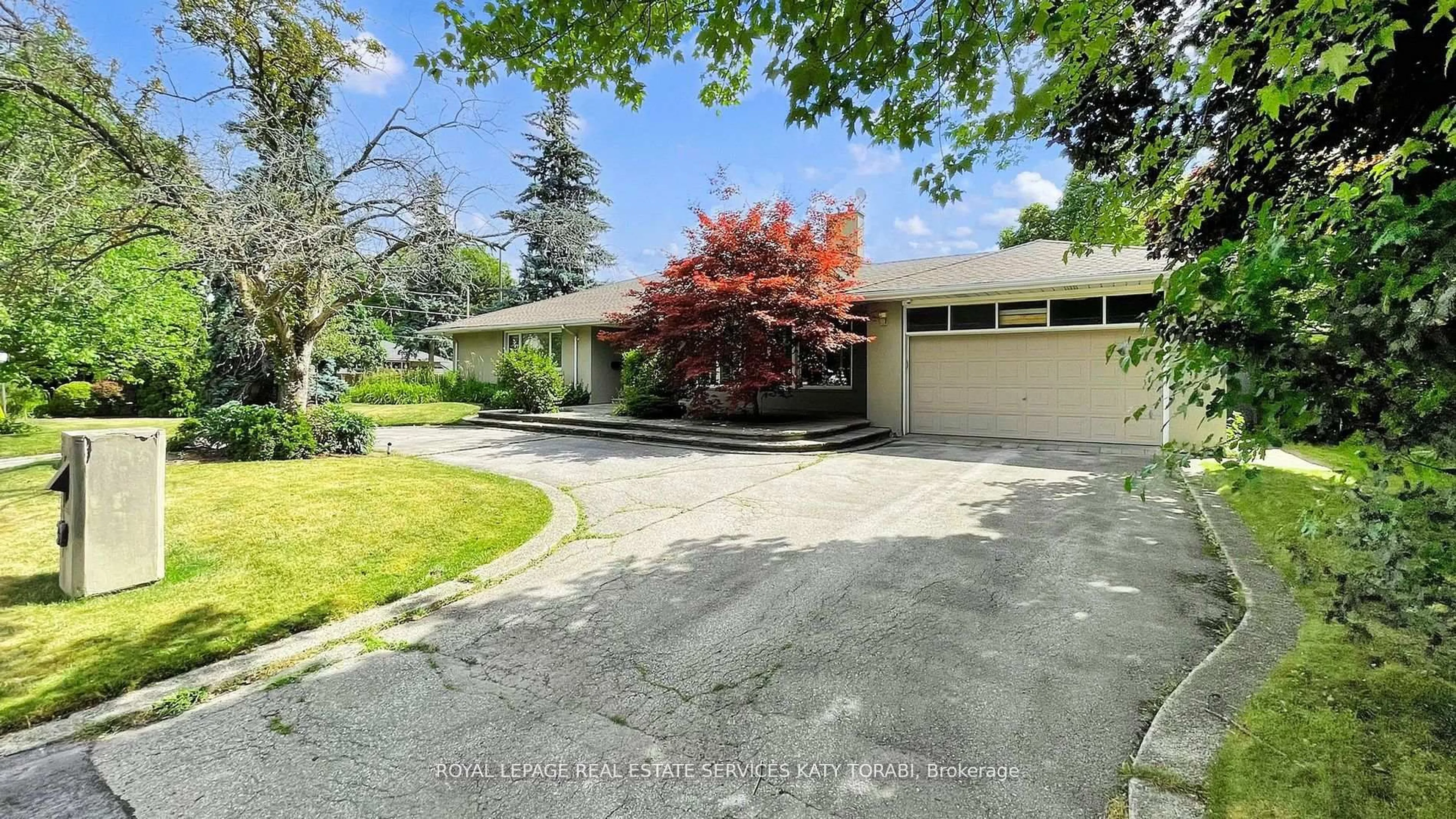 A pic from outside/outdoor area/front of a property/back of a property/a pic from drone, street for 39 Harrison Rd, Toronto Ontario M2L 1V6