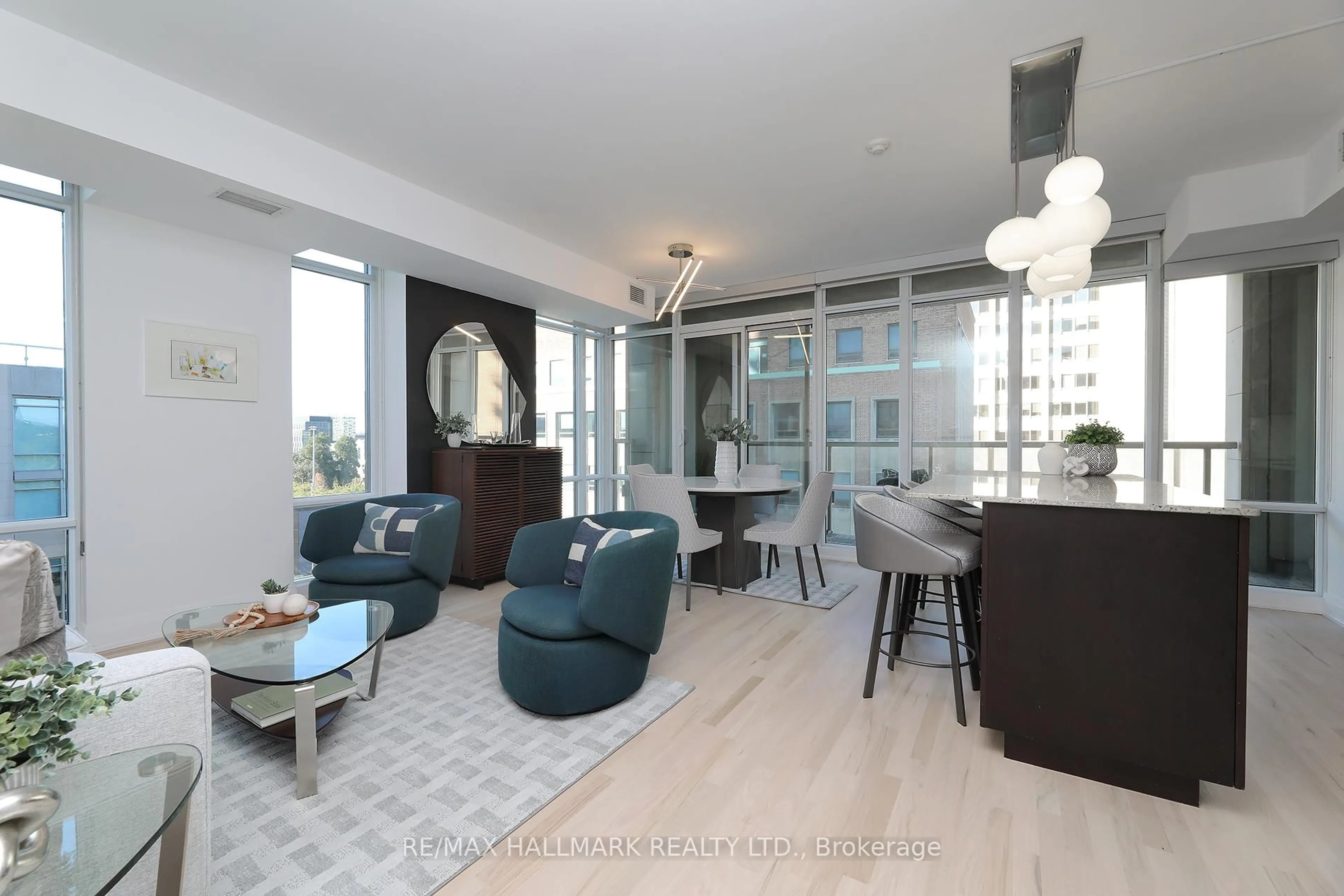 Living room with furniture, wood/laminate floor for 1 Bedford Rd #611, Toronto Ontario M5R 2B5