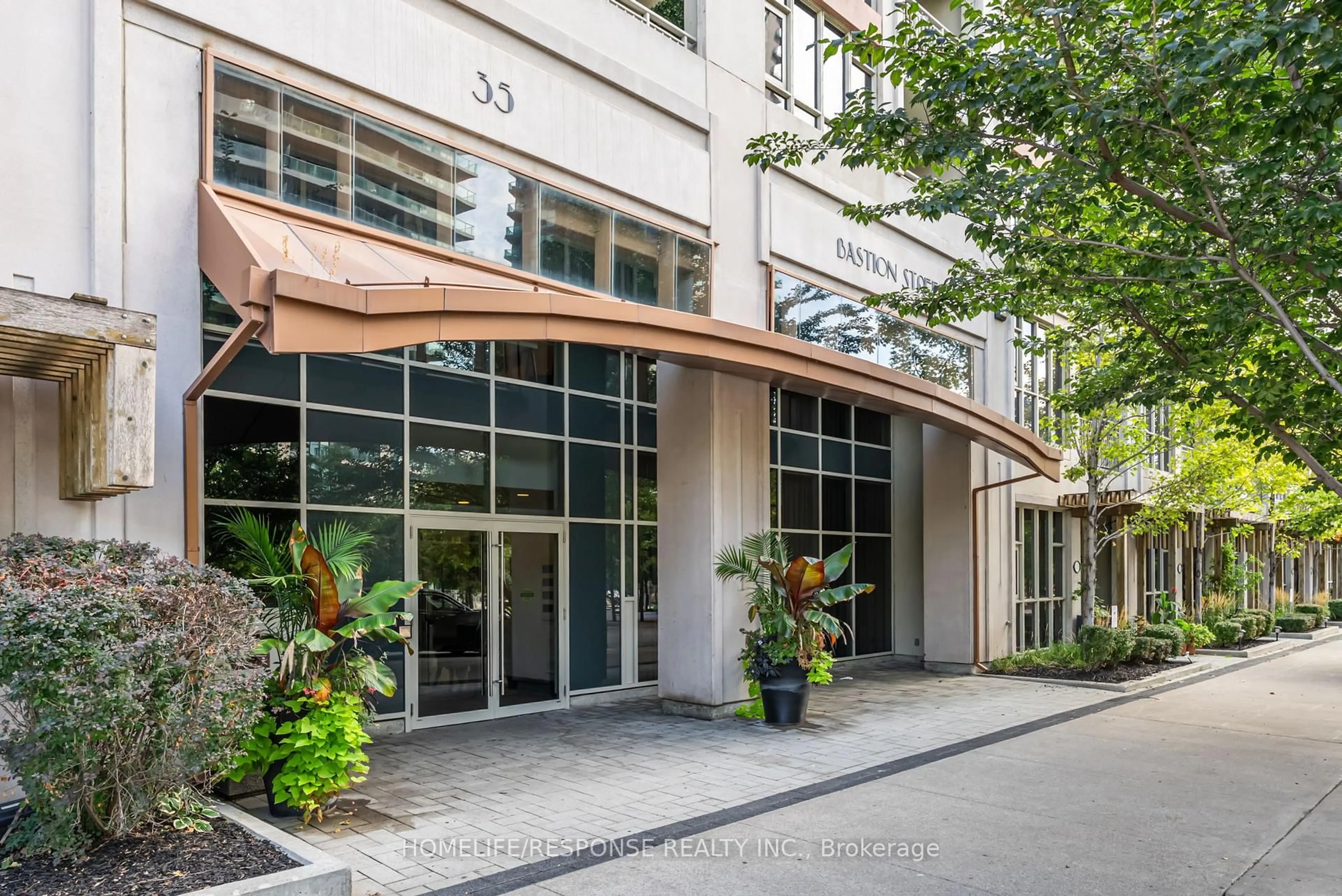 Indoor foyer for 35 Bastion St #PH2002, Toronto Ontario M5V 0C1