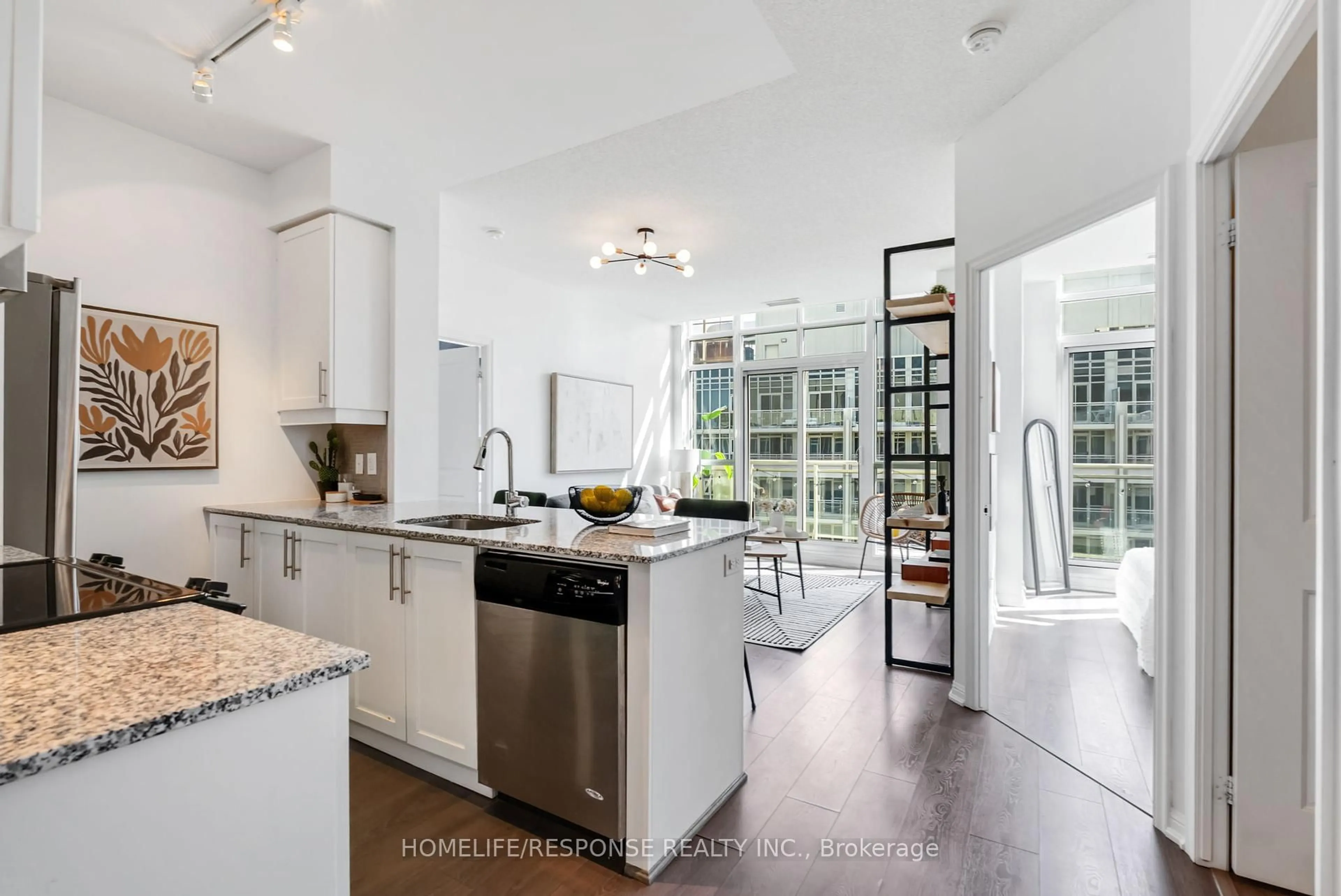 Open concept kitchen, ceramic/tile floor for 35 Bastion St #PH2002, Toronto Ontario M5V 0C1