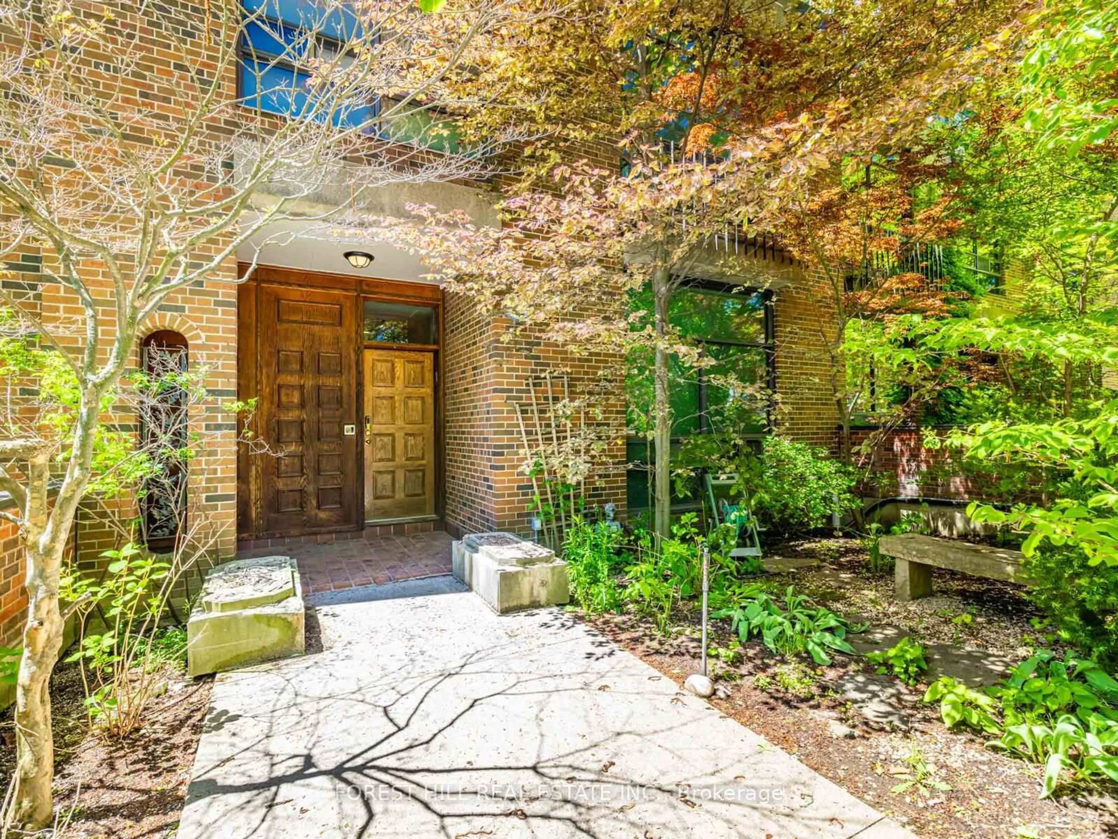 Indoor entryway for 82 Oriole Rd, Toronto Ontario M4V 2G1