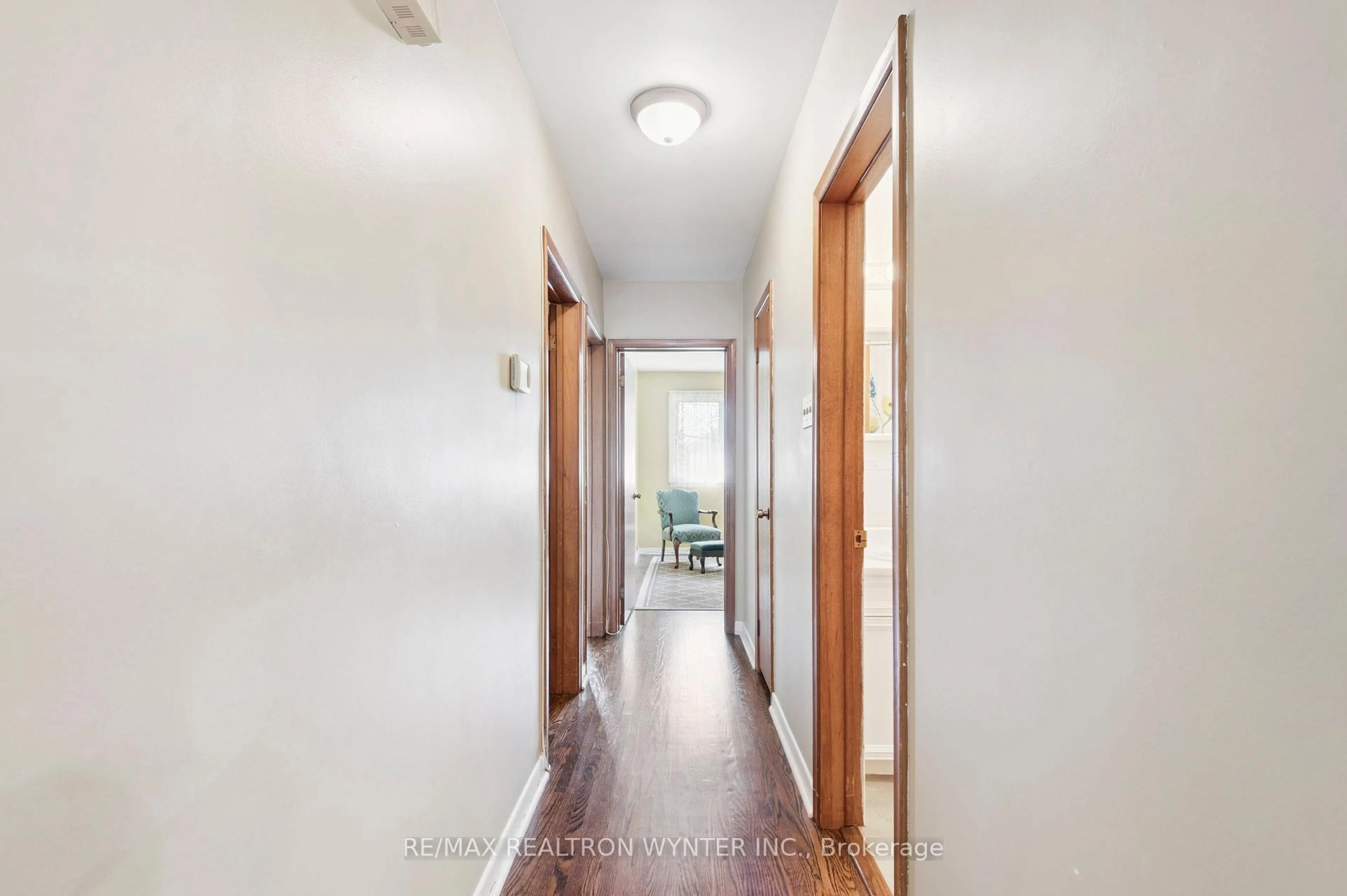 Indoor entryway for 124 Fortrose Cres, Toronto Ontario M3A 2H1
