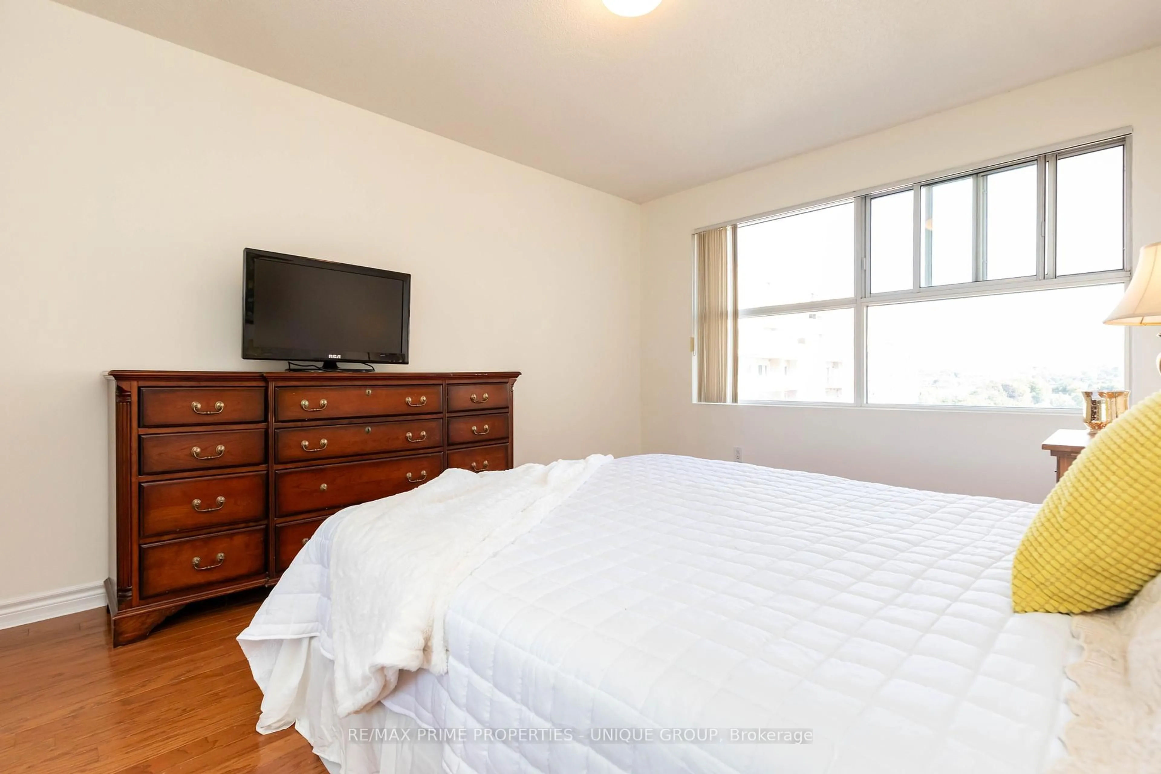 A pic of a room for 18 Concorde Pl #808, Toronto Ontario M3C 3T9