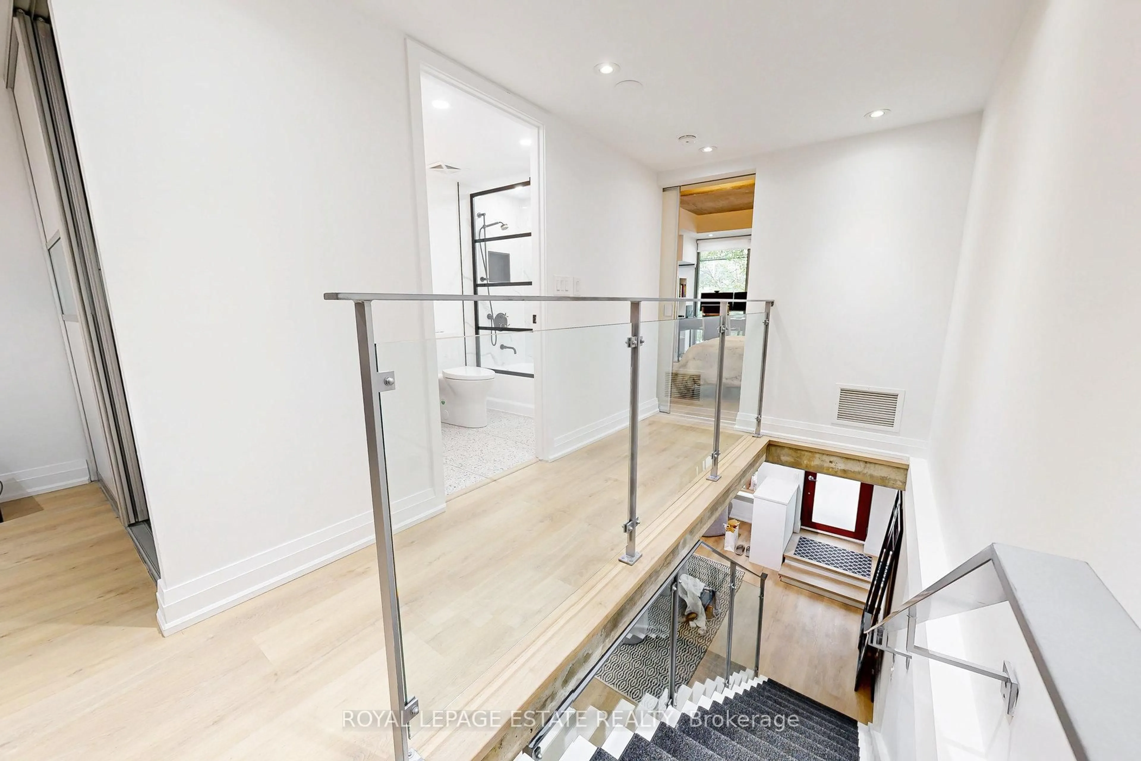 Indoor foyer for 55 Stewart St #110, Toronto Ontario M5V 2V1