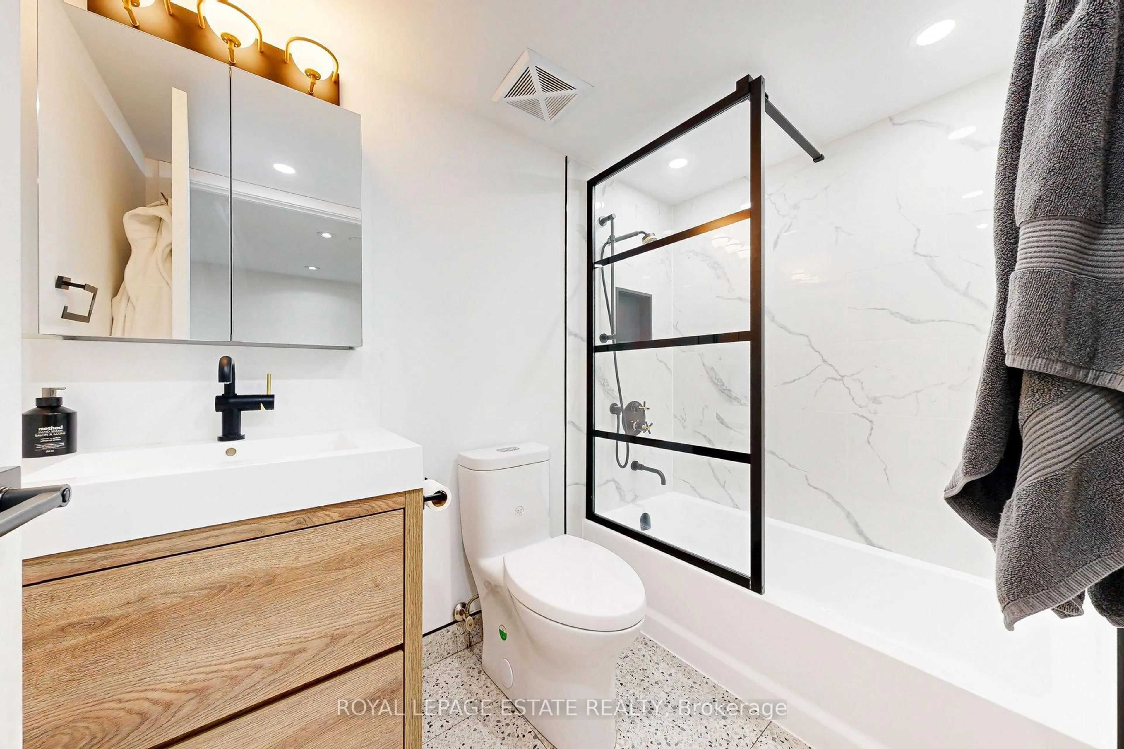 Contemporary bathroom, ceramic/tile floor for 55 Stewart St #110, Toronto Ontario M5V 2V1