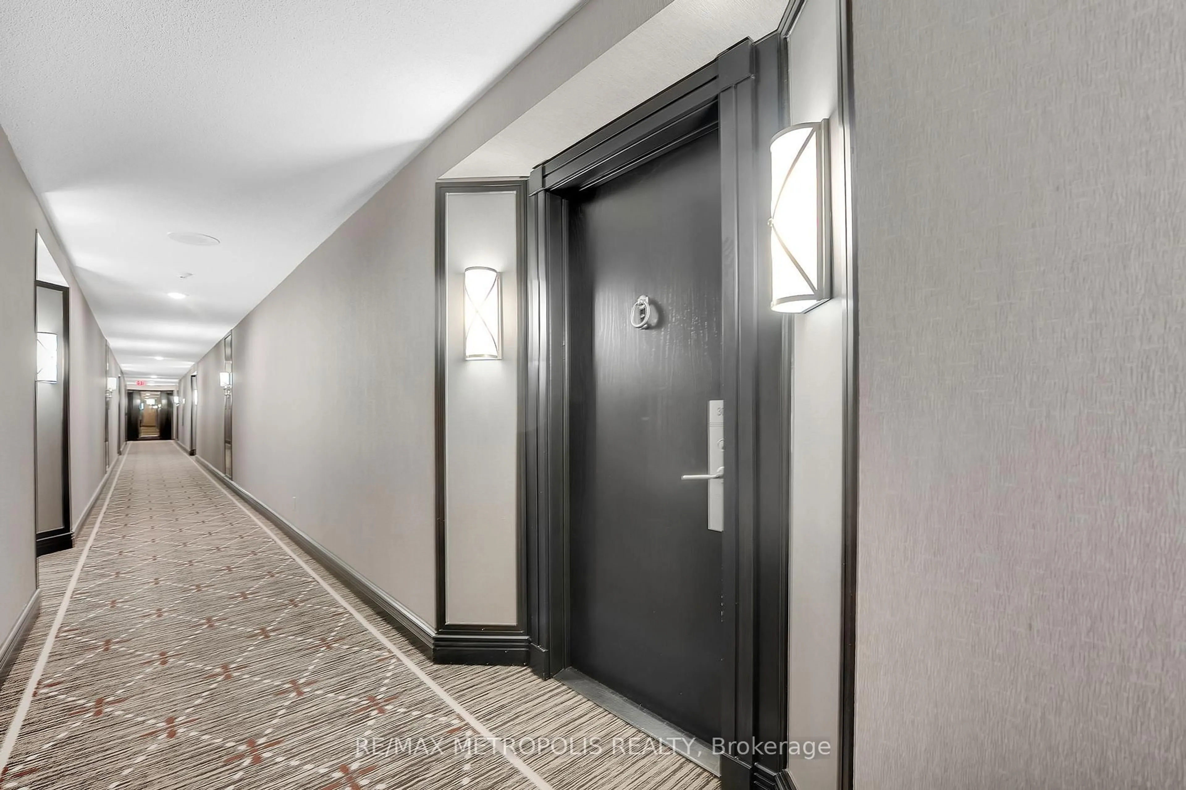 Indoor foyer for 3181 Bayview Ave #308, Toronto Ontario M2K 2Y2