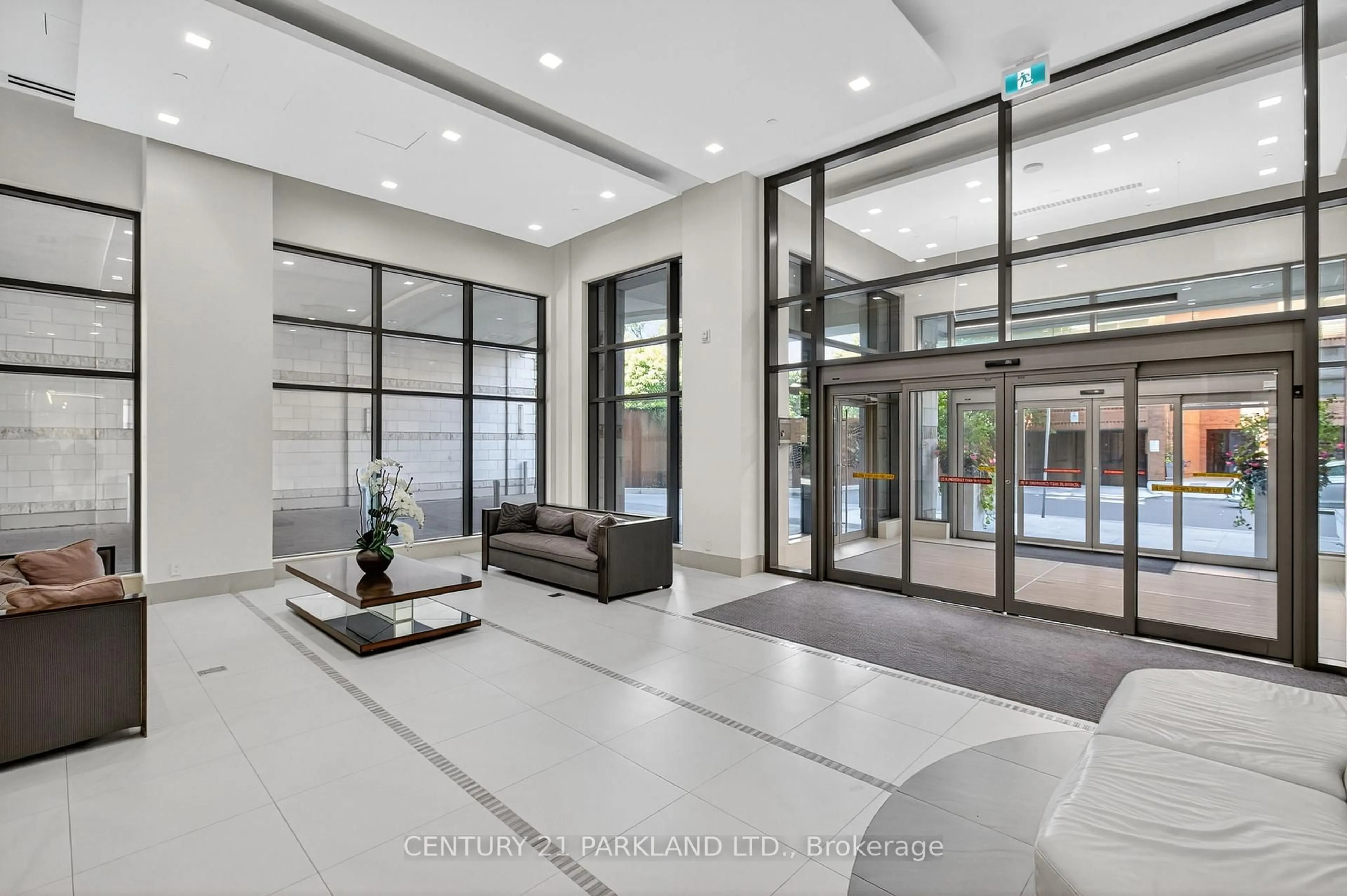 Indoor foyer for 23 Glebe Rd #603, Toronto Ontario M5P 0A1