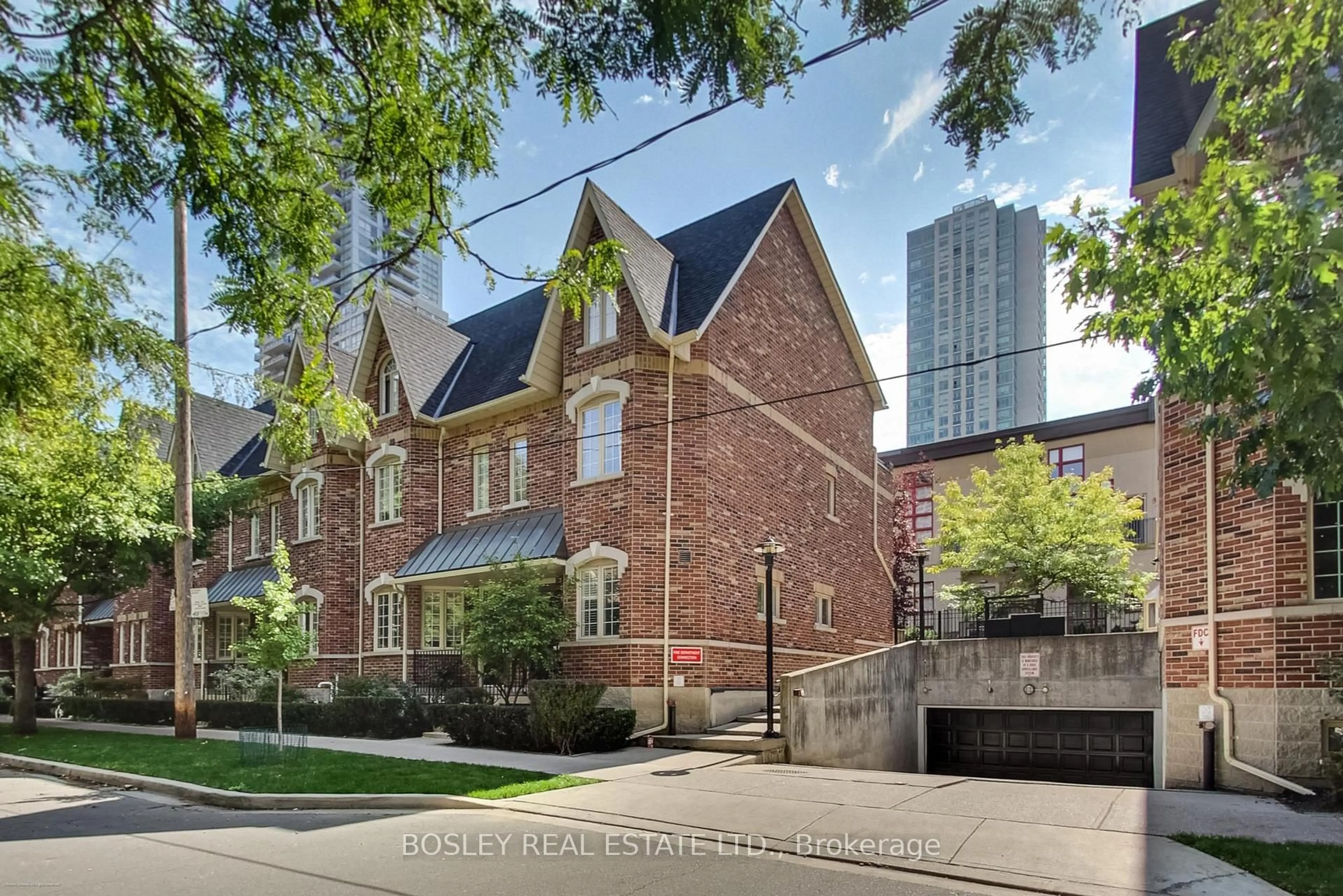Home with brick exterior material, street for 21 Earl St #L1, Toronto Ontario M4Y 3C8