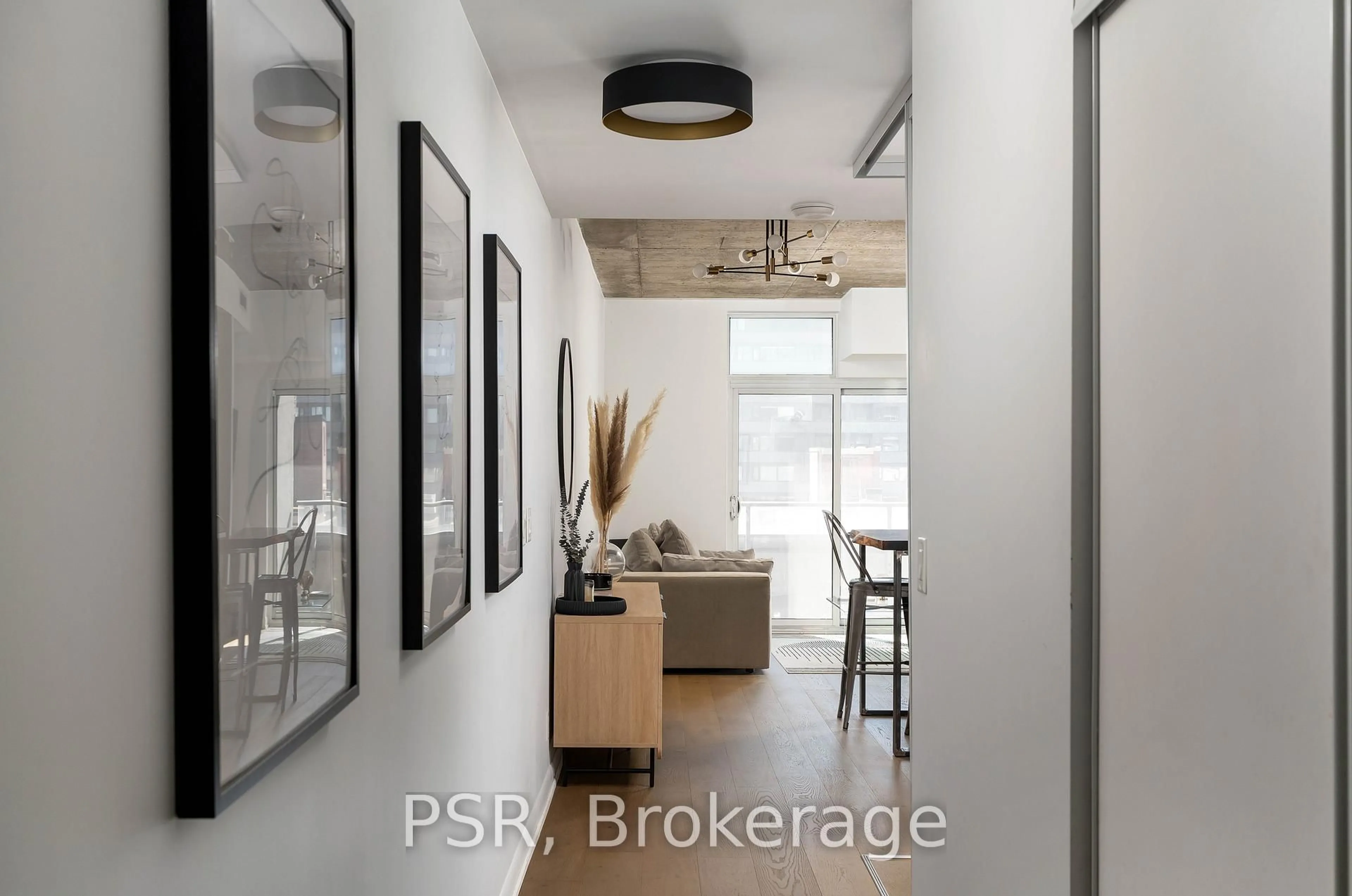 Indoor entryway for 478 King St #507, Toronto Ontario M5V 1L7