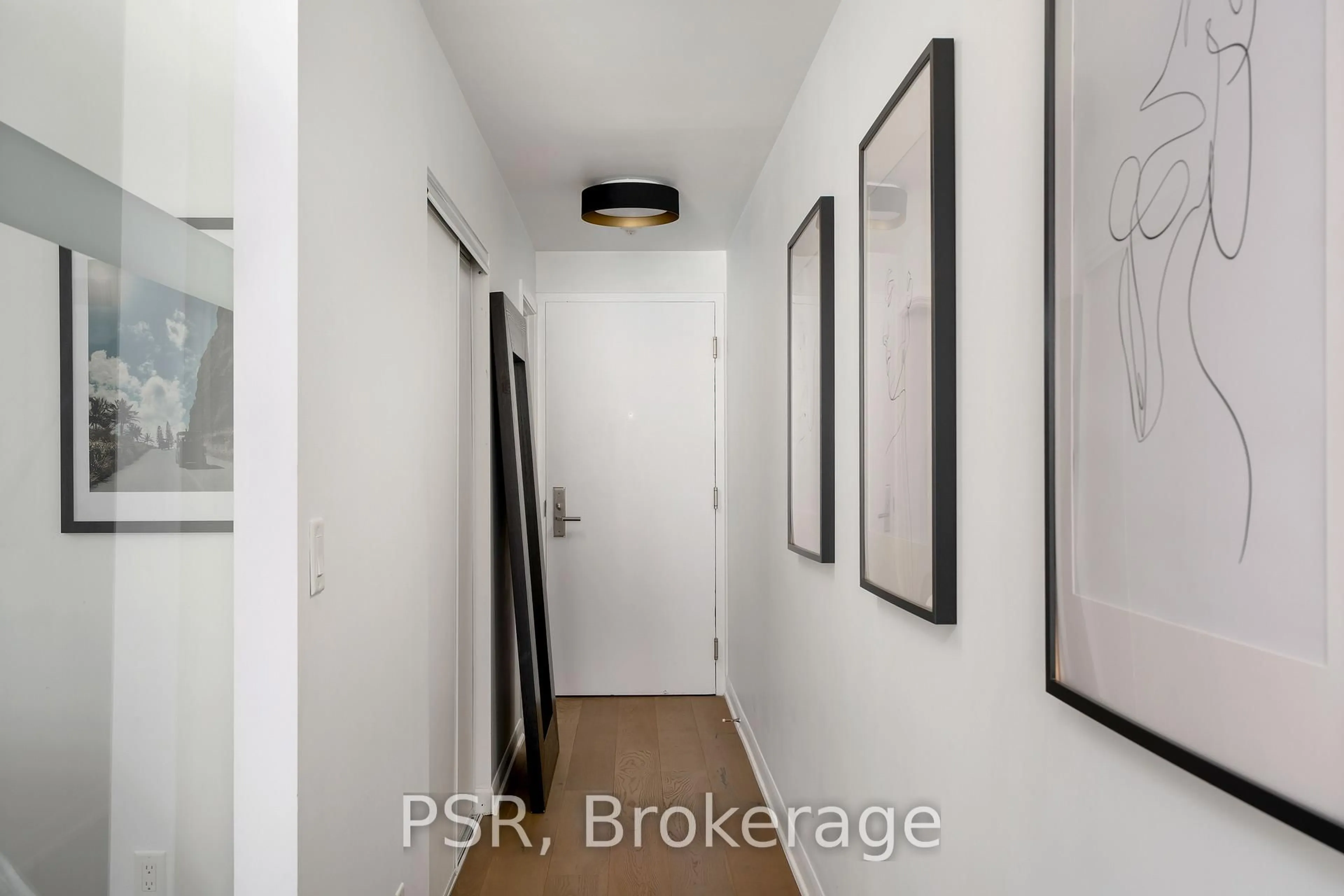 Indoor entryway for 478 King St #507, Toronto Ontario M5V 1L7