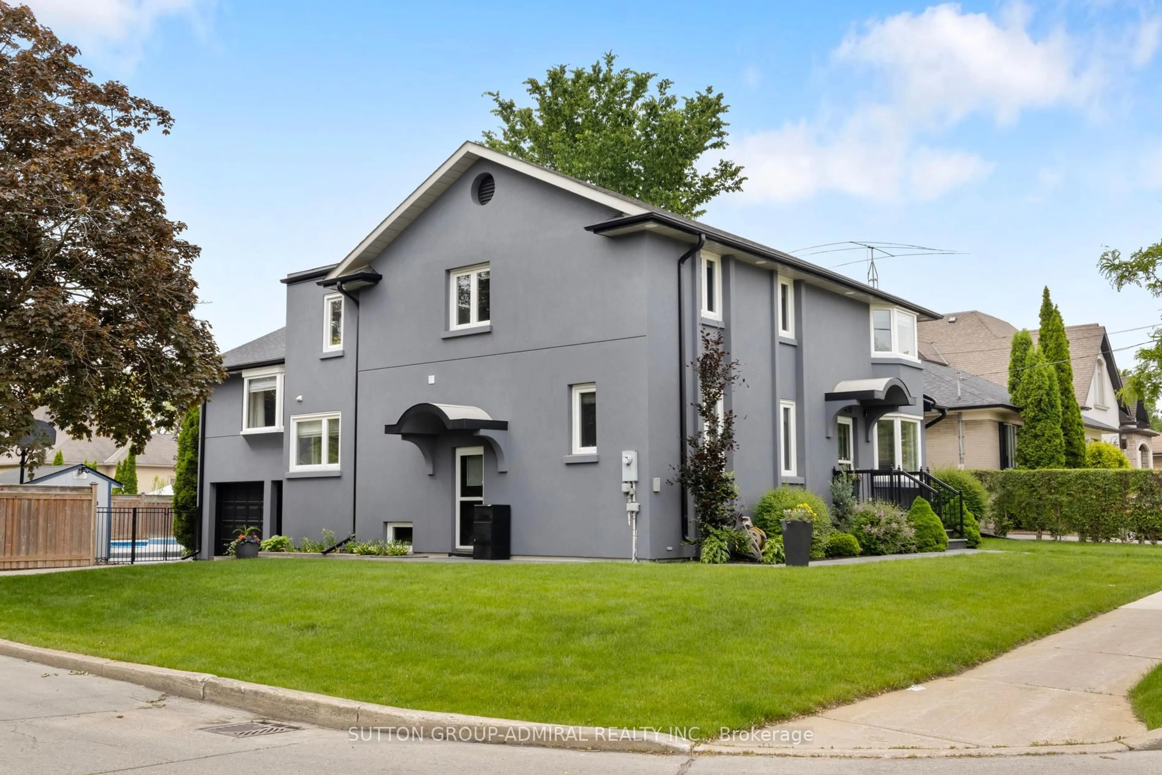 A pic from outside/outdoor area/front of a property/back of a property/a pic from drone, street for 479 Hounslow Ave, Toronto Ontario M2R 1J1