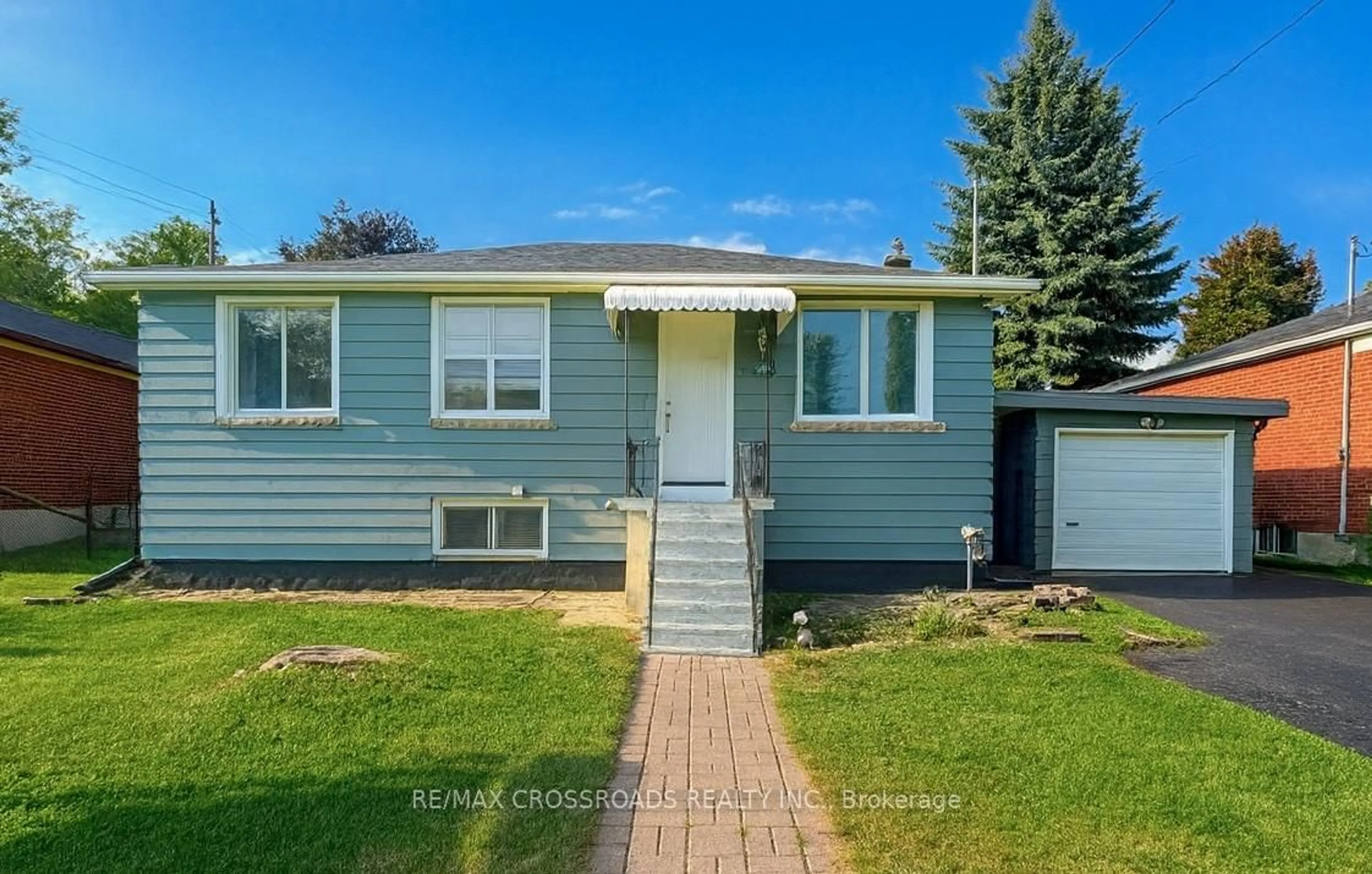 Home with vinyl exterior material, street for 260 Connaught Ave, Toronto Ontario M2M 1H5