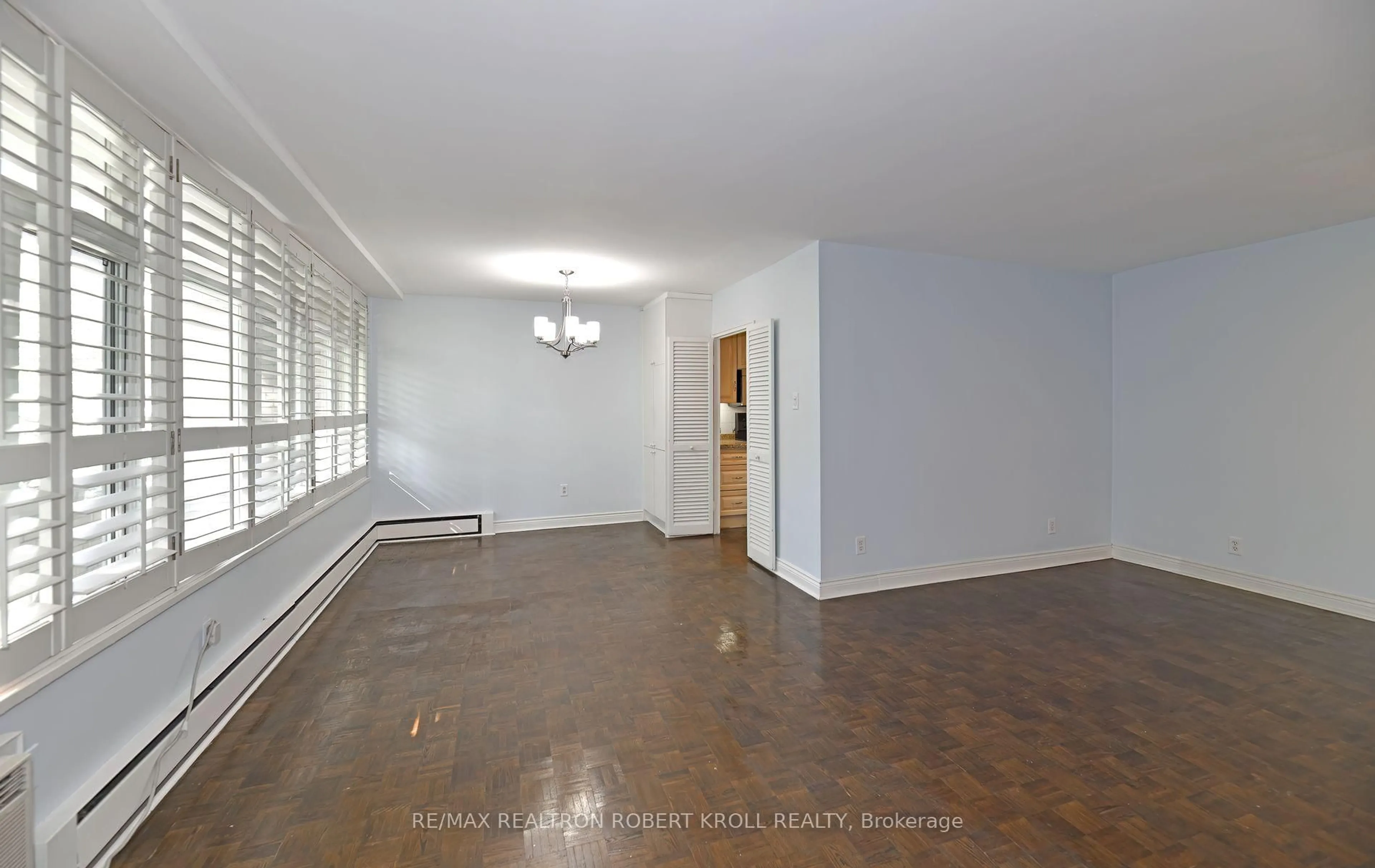 A pic of a room for 581 Avenue Rd #501, Toronto Ontario M4V 2K4