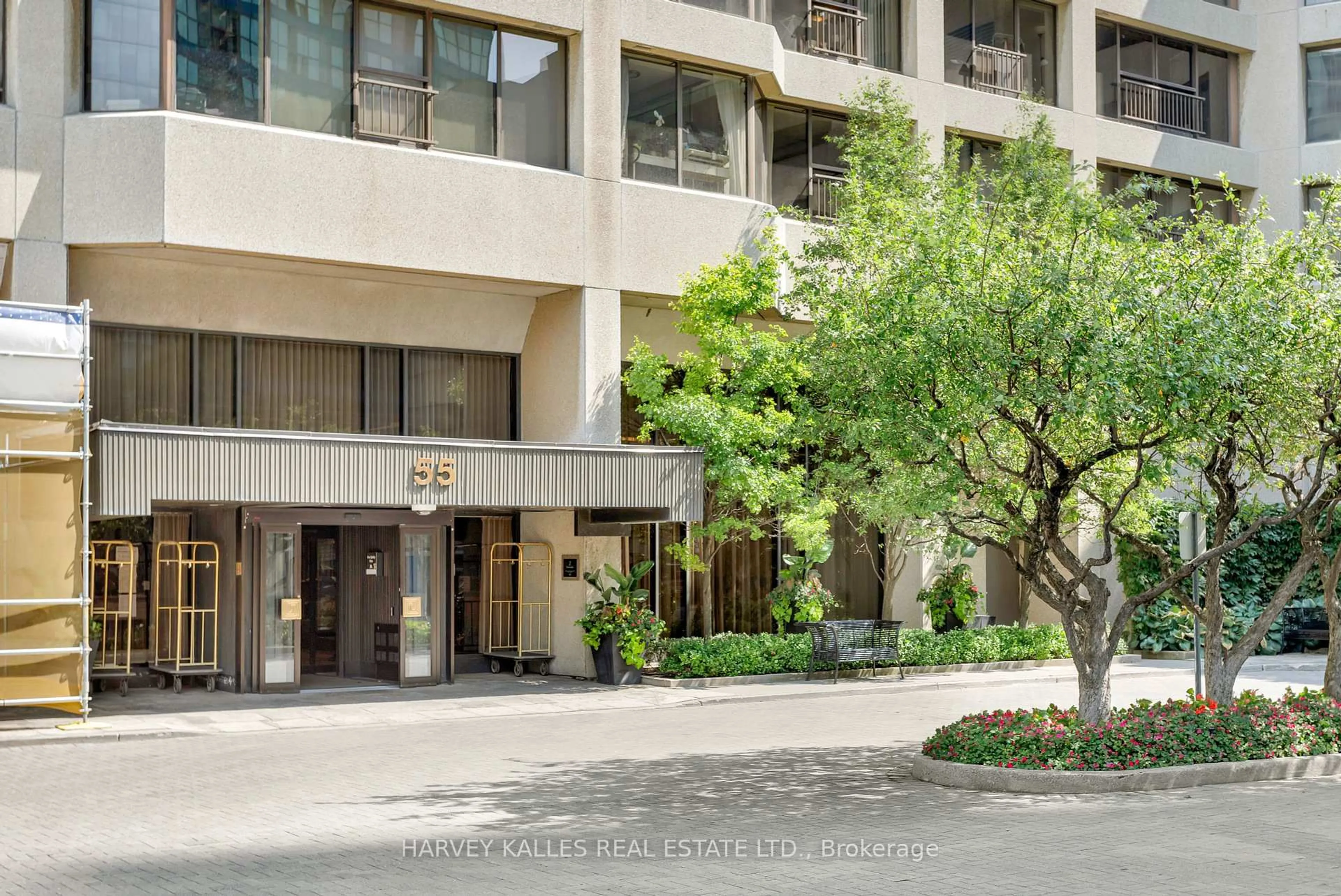 Indoor foyer for 55 Harbour Sq #2914, Toronto Ontario M5J 2L1