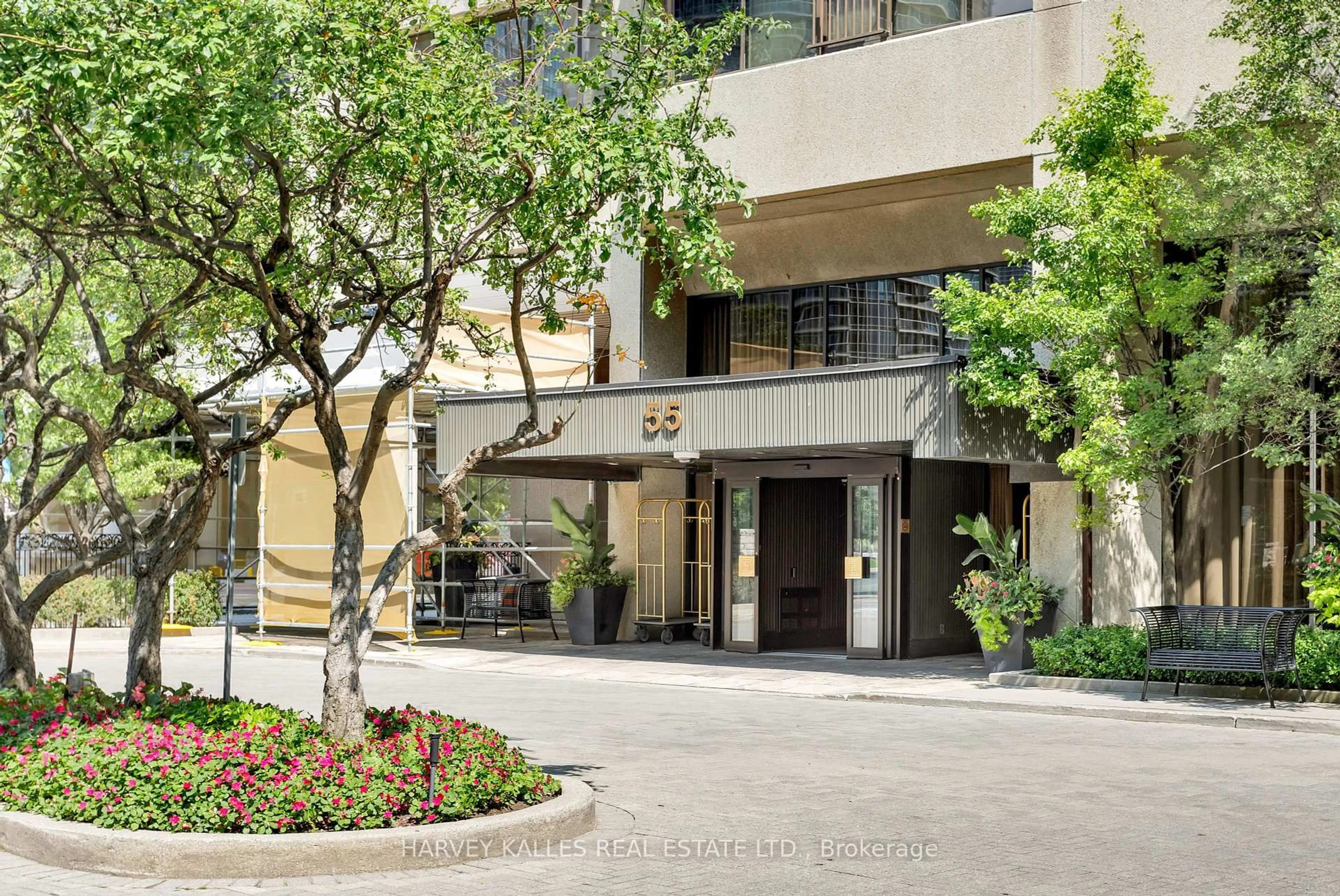 Indoor foyer for 55 Harbour Sq #2914, Toronto Ontario M5J 2L1