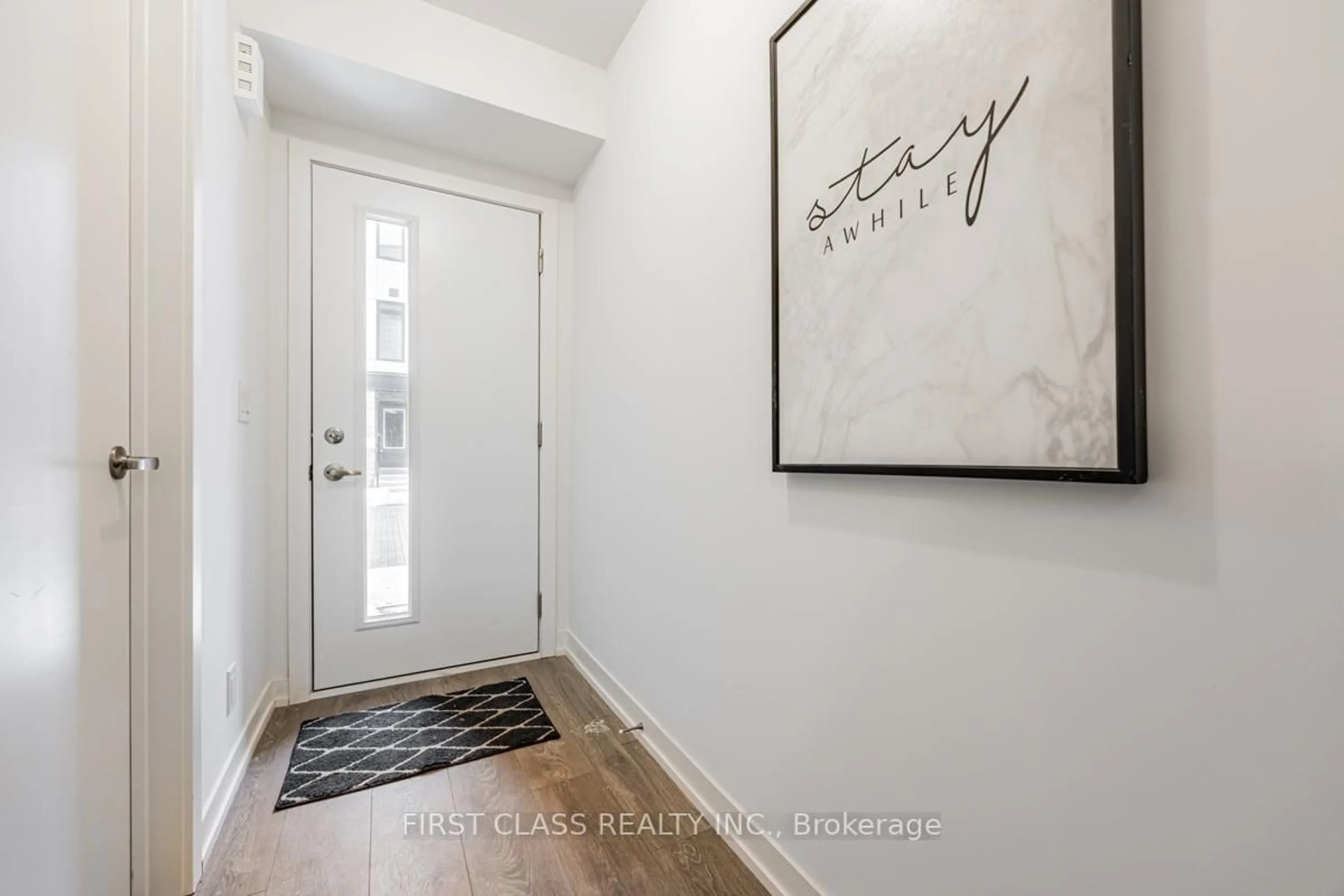 Indoor entryway for 7 Spruce Pines Cres, Toronto Ontario M4A 0A9