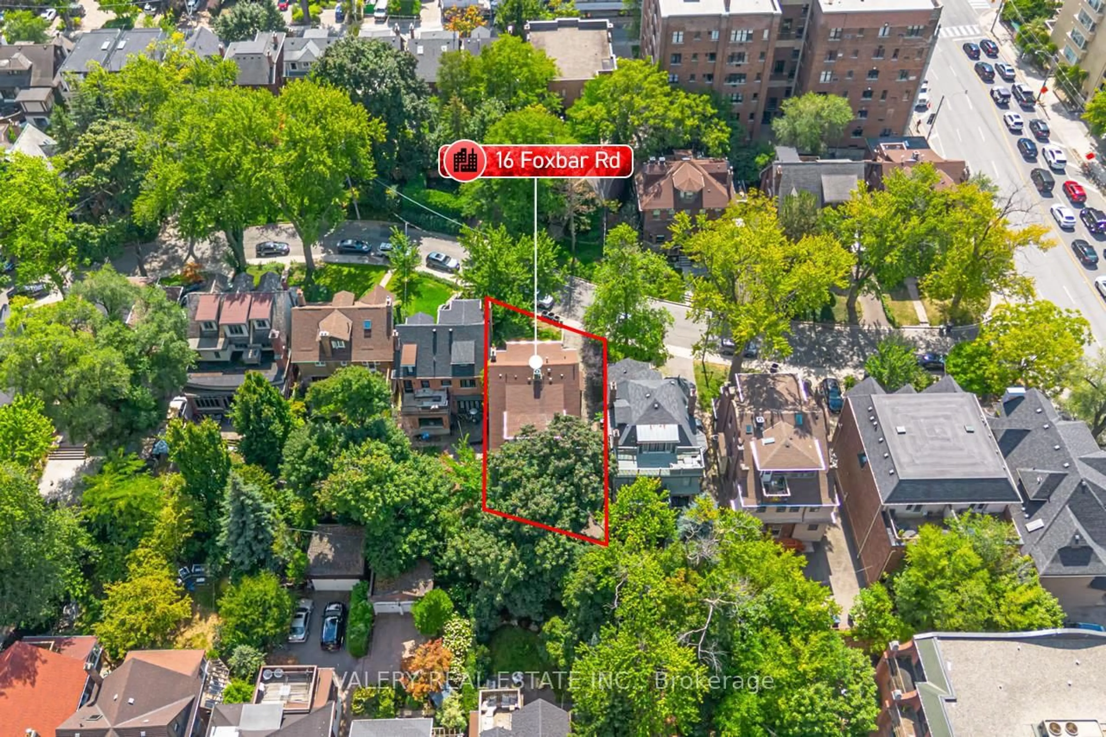 A pic from outside/outdoor area/front of a property/back of a property/a pic from drone, street for 16 Foxbar Rd, Toronto Ontario M4V 2G6