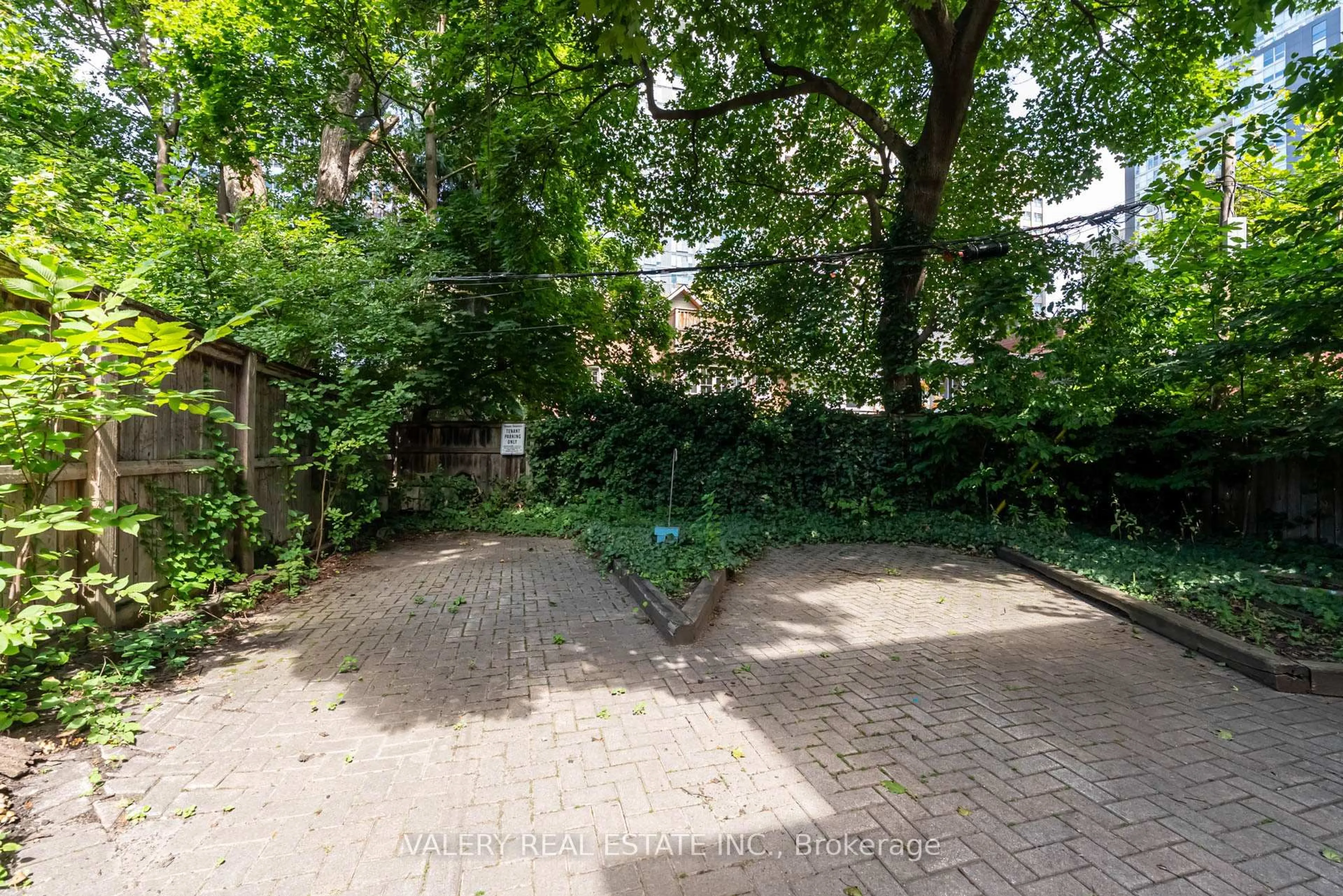 Patio, street for 16 Foxbar Rd, Toronto Ontario M4V 2G6