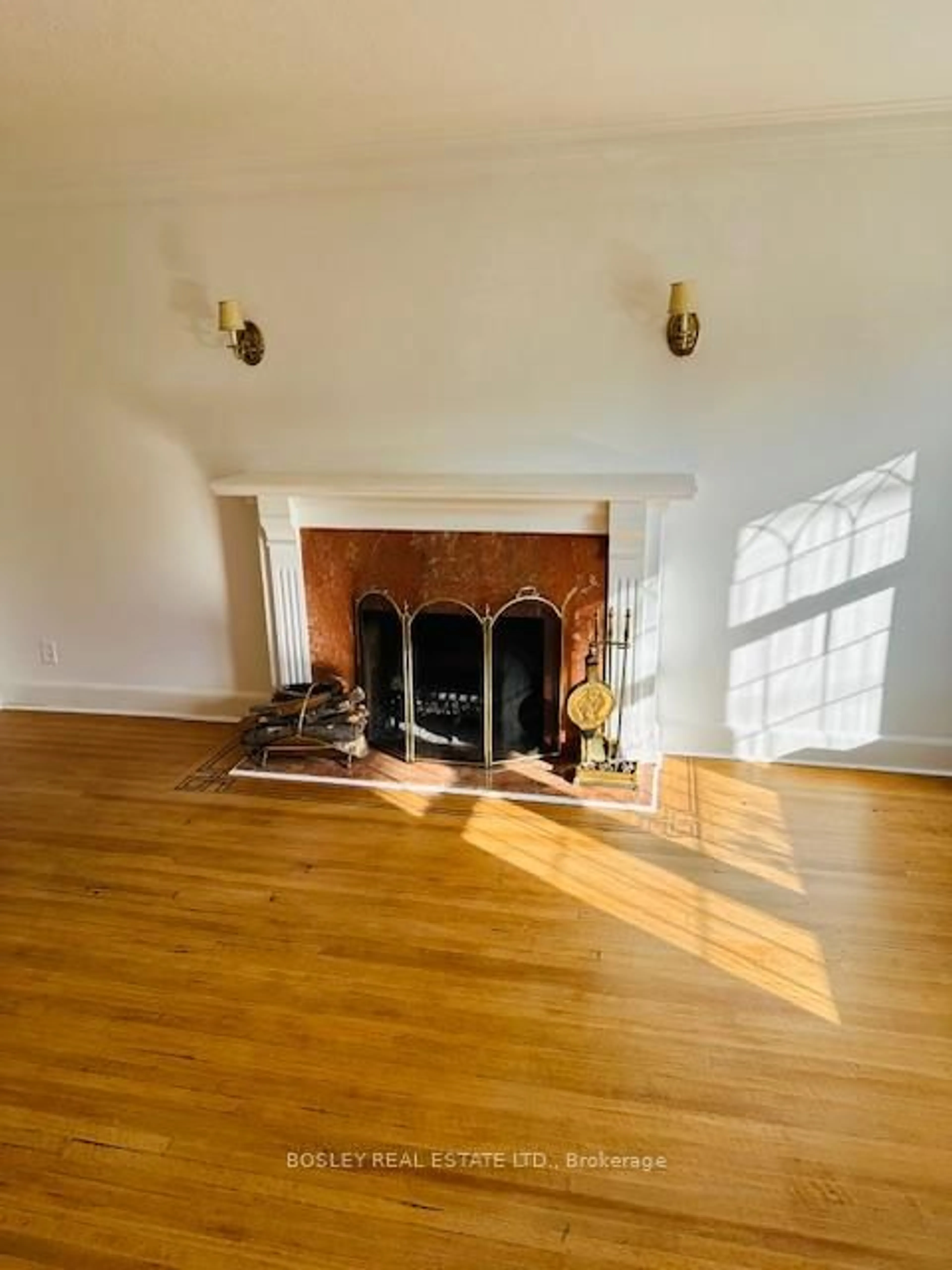 A pic of a room for 10 Astor Ave, Toronto Ontario M4G 3M2