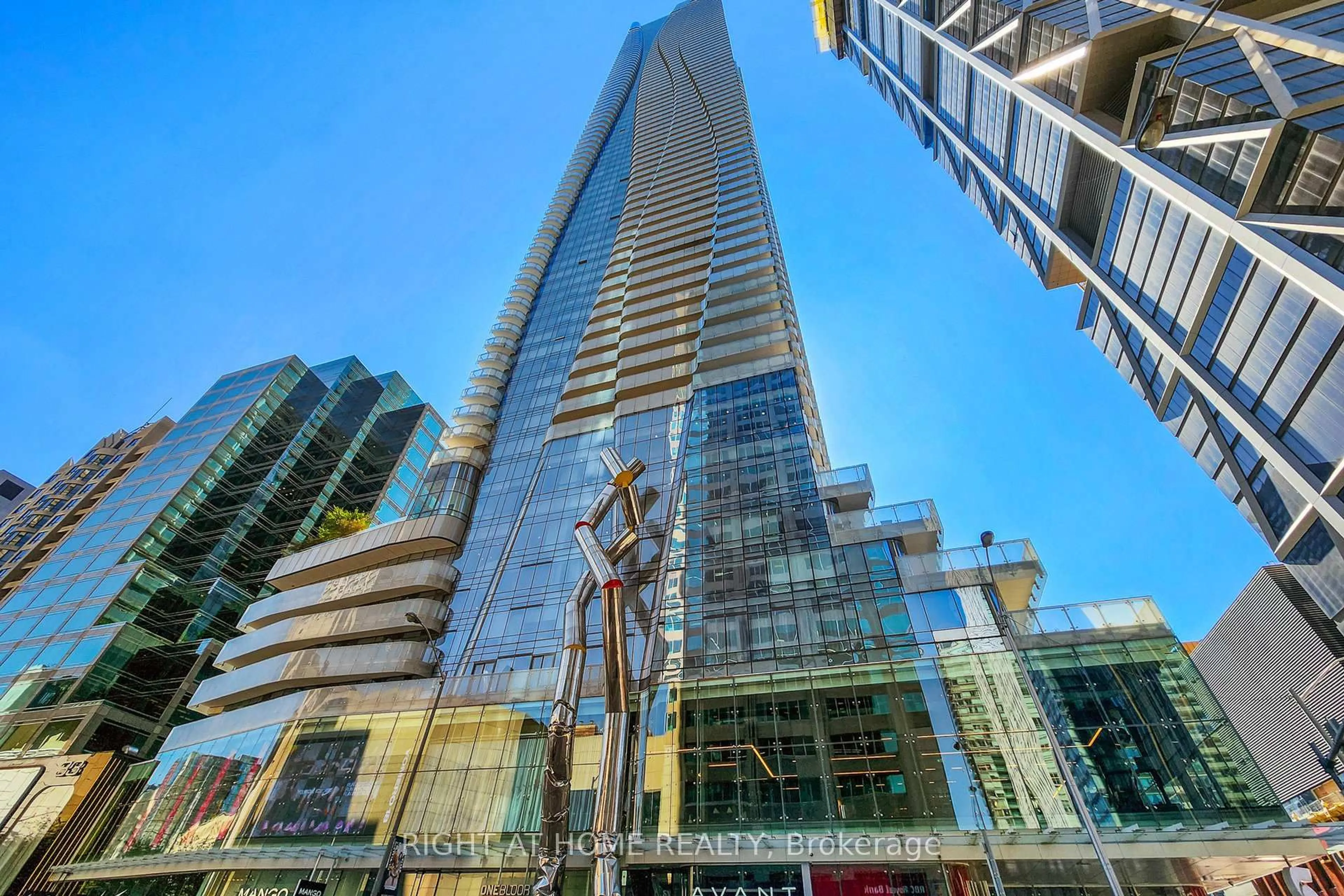 Indoor foyer for 1 Bloor St #3312, Toronto Ontario M4W 0A8