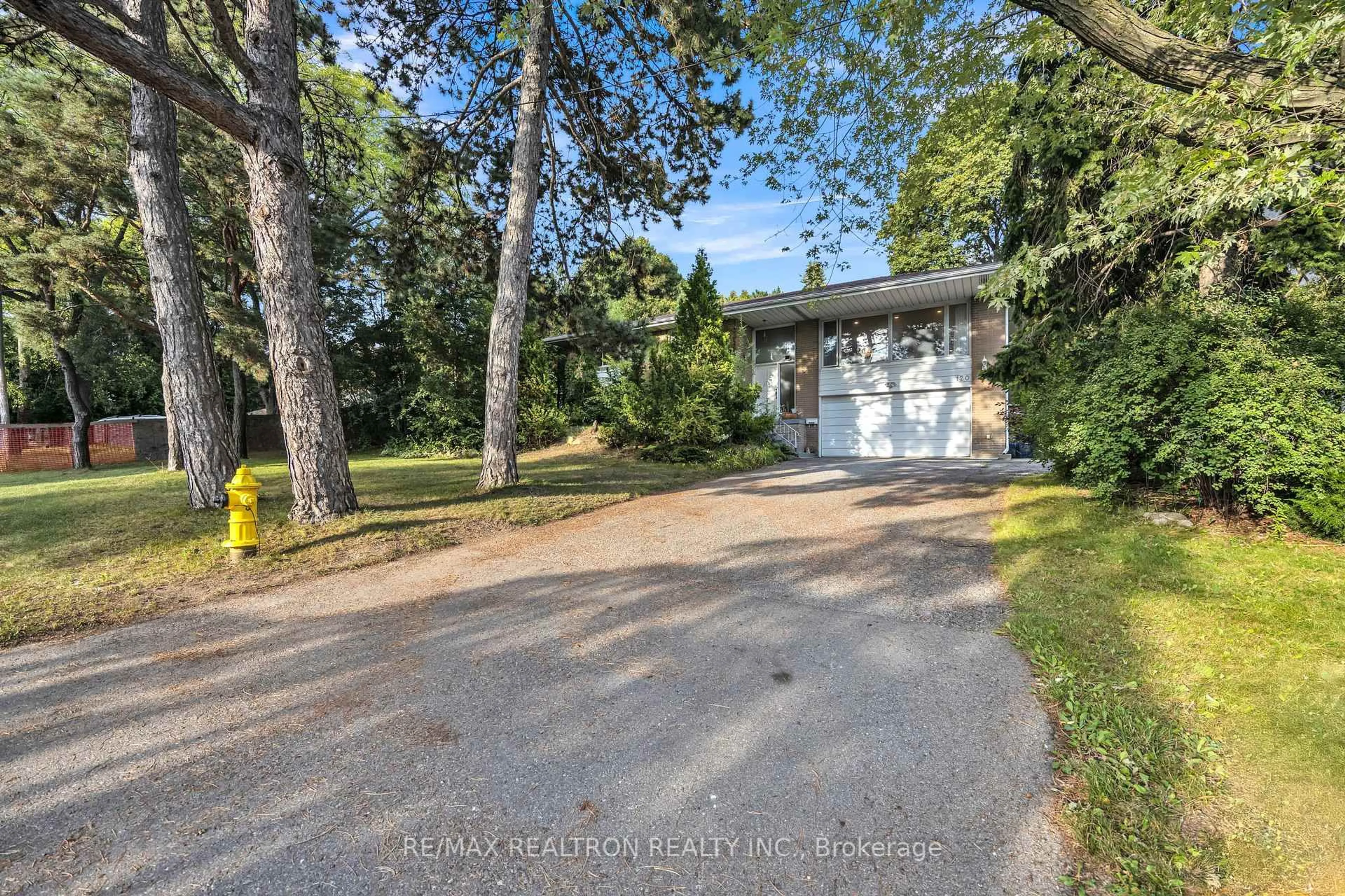 A pic from outside/outdoor area/front of a property/back of a property/a pic from drone, unknown for 120 Laurentide Dr, Toronto Ontario M3A 3E5