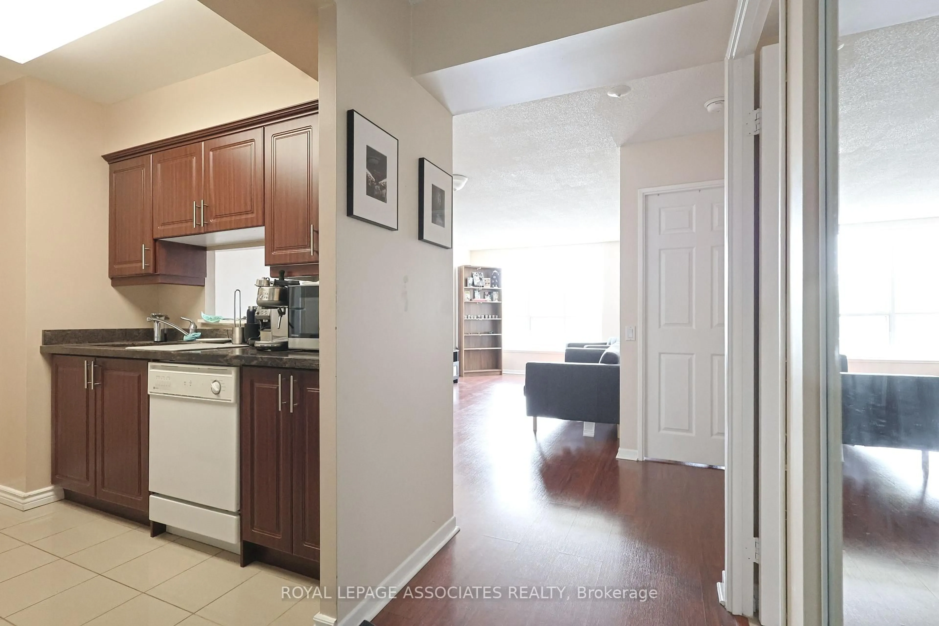 Unknown for 21 Overlea Blvd #208, Toronto Ontario M4H 1P2
