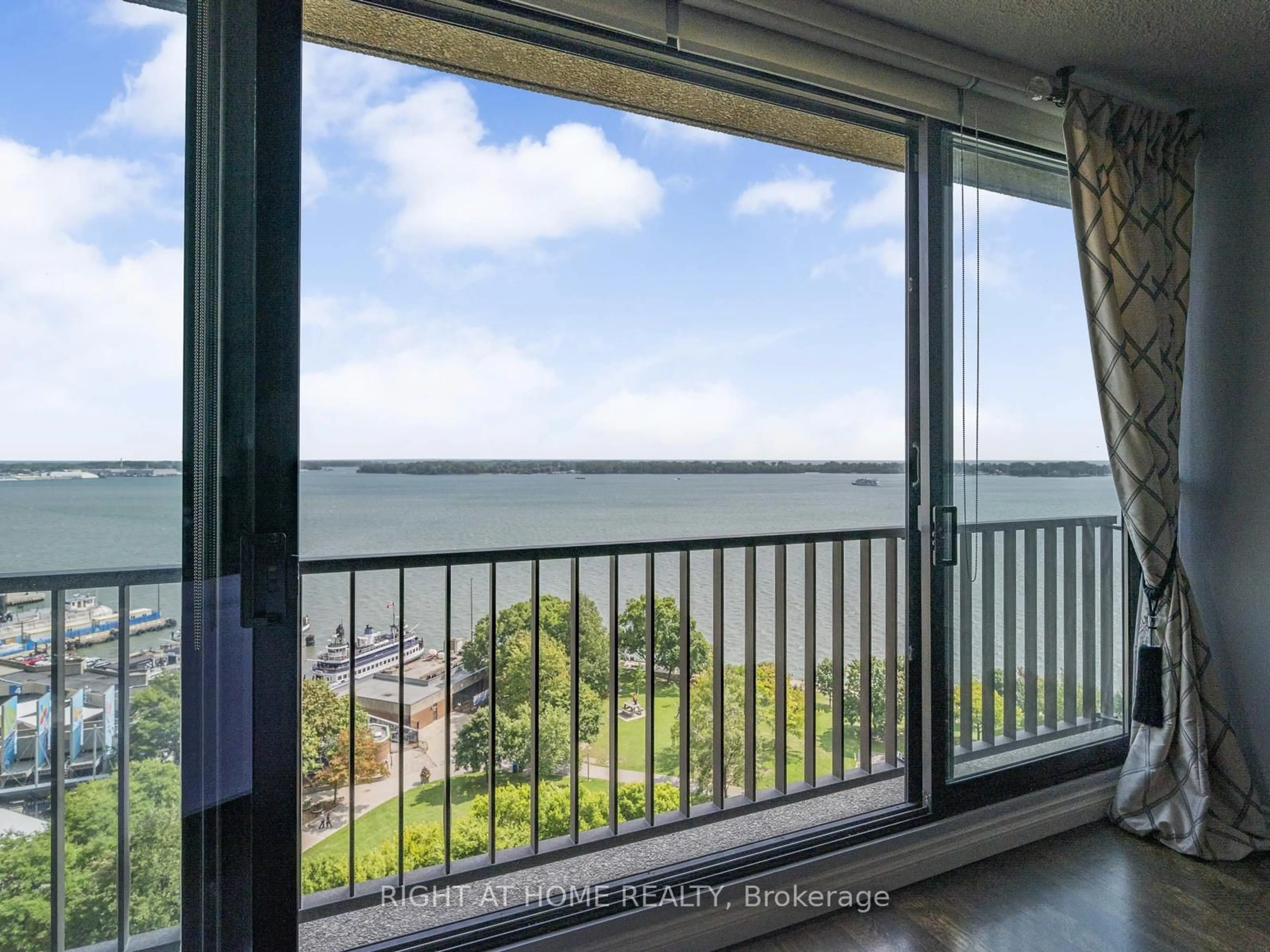 Balcony in the apartment, water/lake/river/ocean view for 33 Harbour Sq #1624, Toronto Ontario M5J 2G2