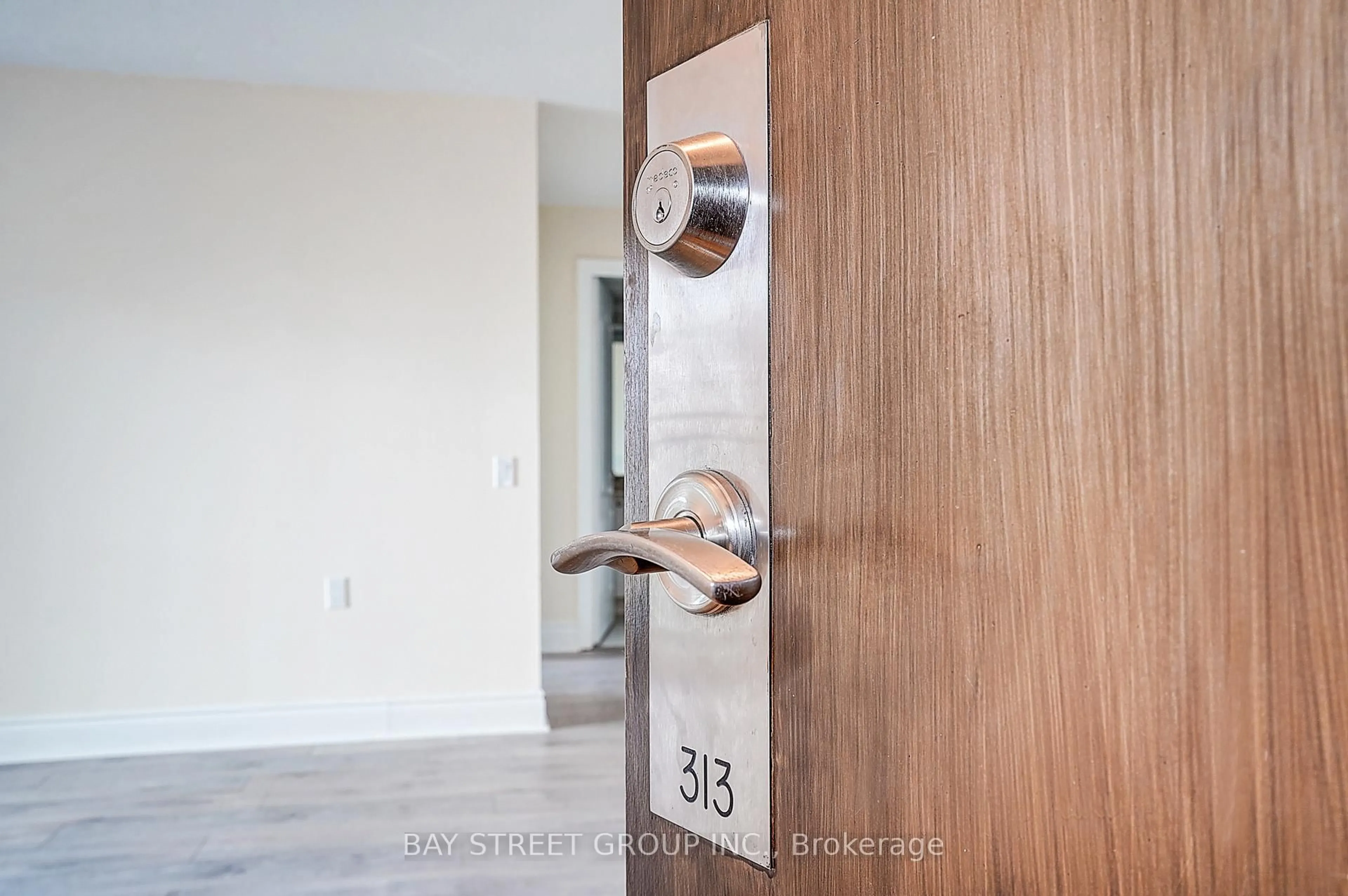 Indoor entryway for 21 Hillcrest Ave #313, Toronto Ontario M2N 7K2