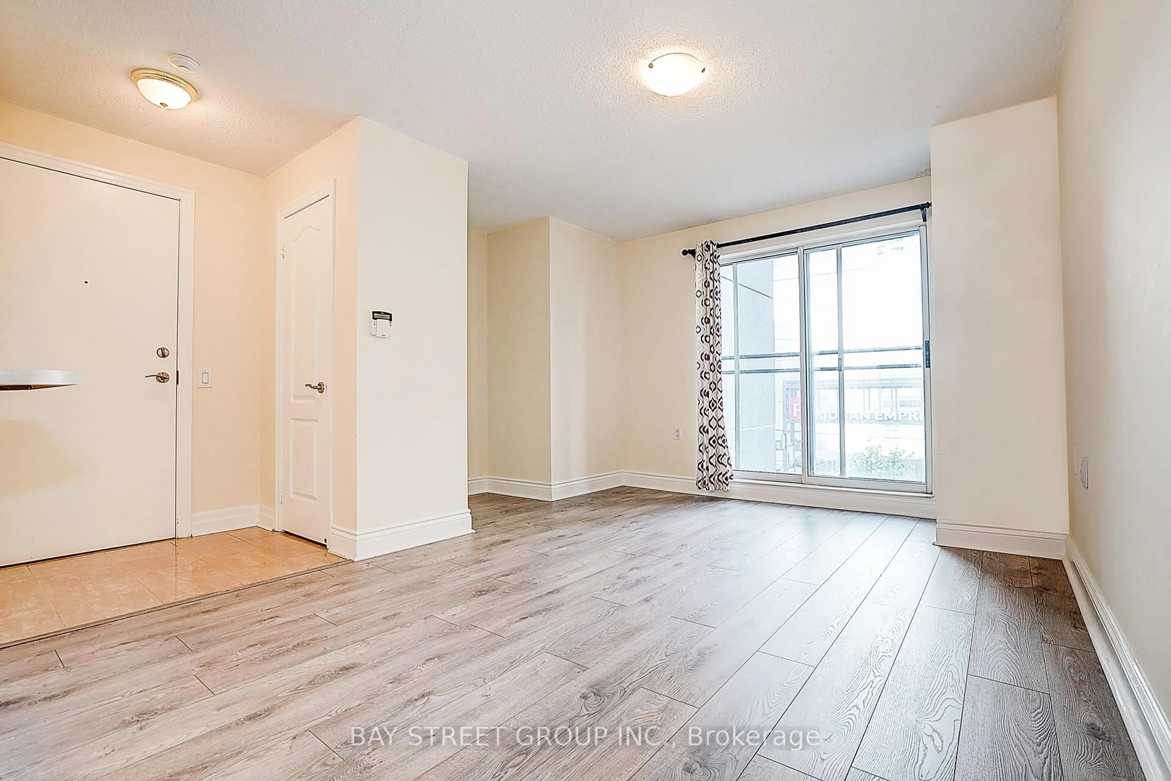 Unknown for 21 Hillcrest Ave #313, Toronto Ontario M2N 7K2