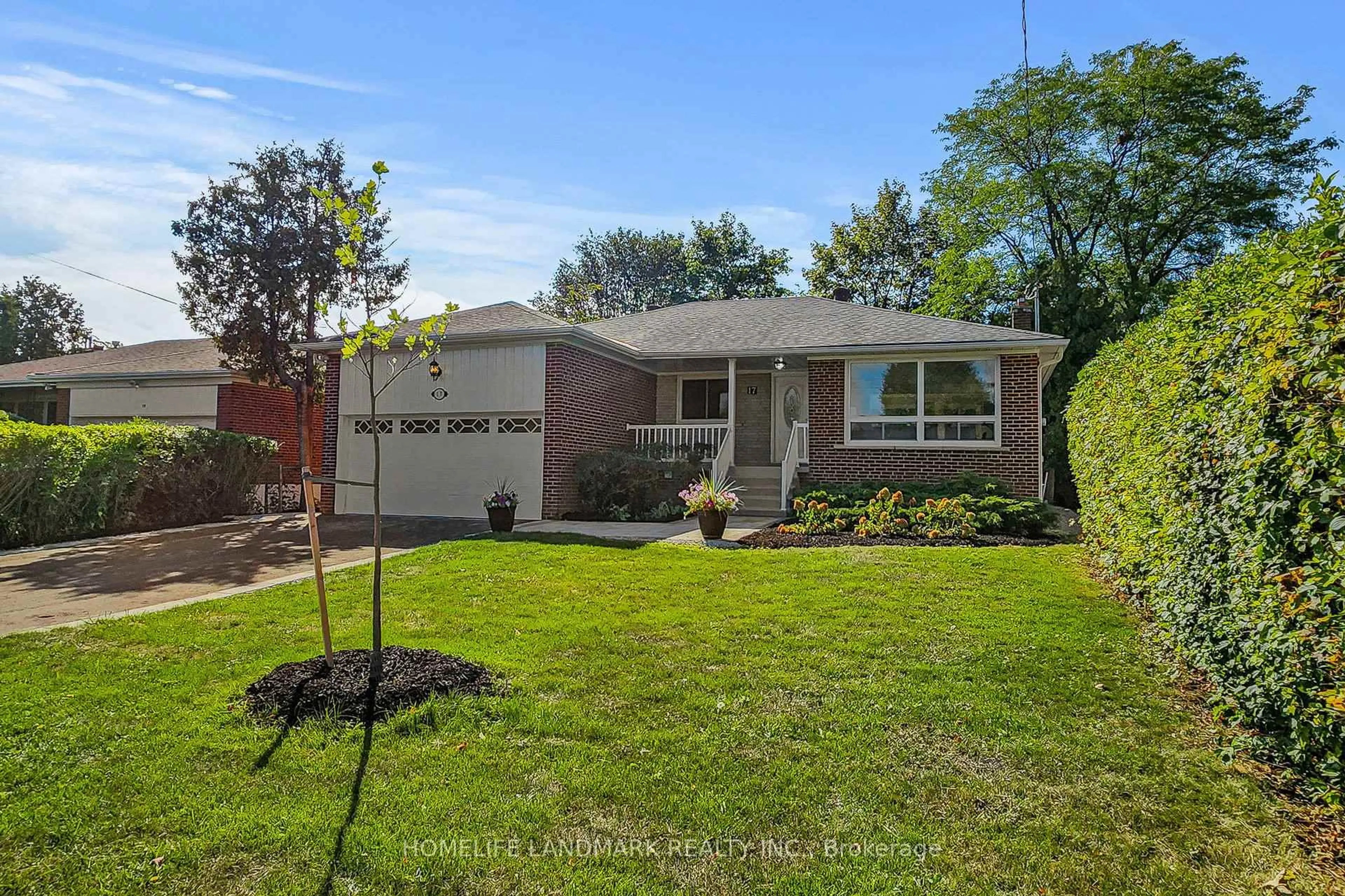 Home with brick exterior material, street for 17 Oldborough Circ, Toronto Ontario M2J 3A1