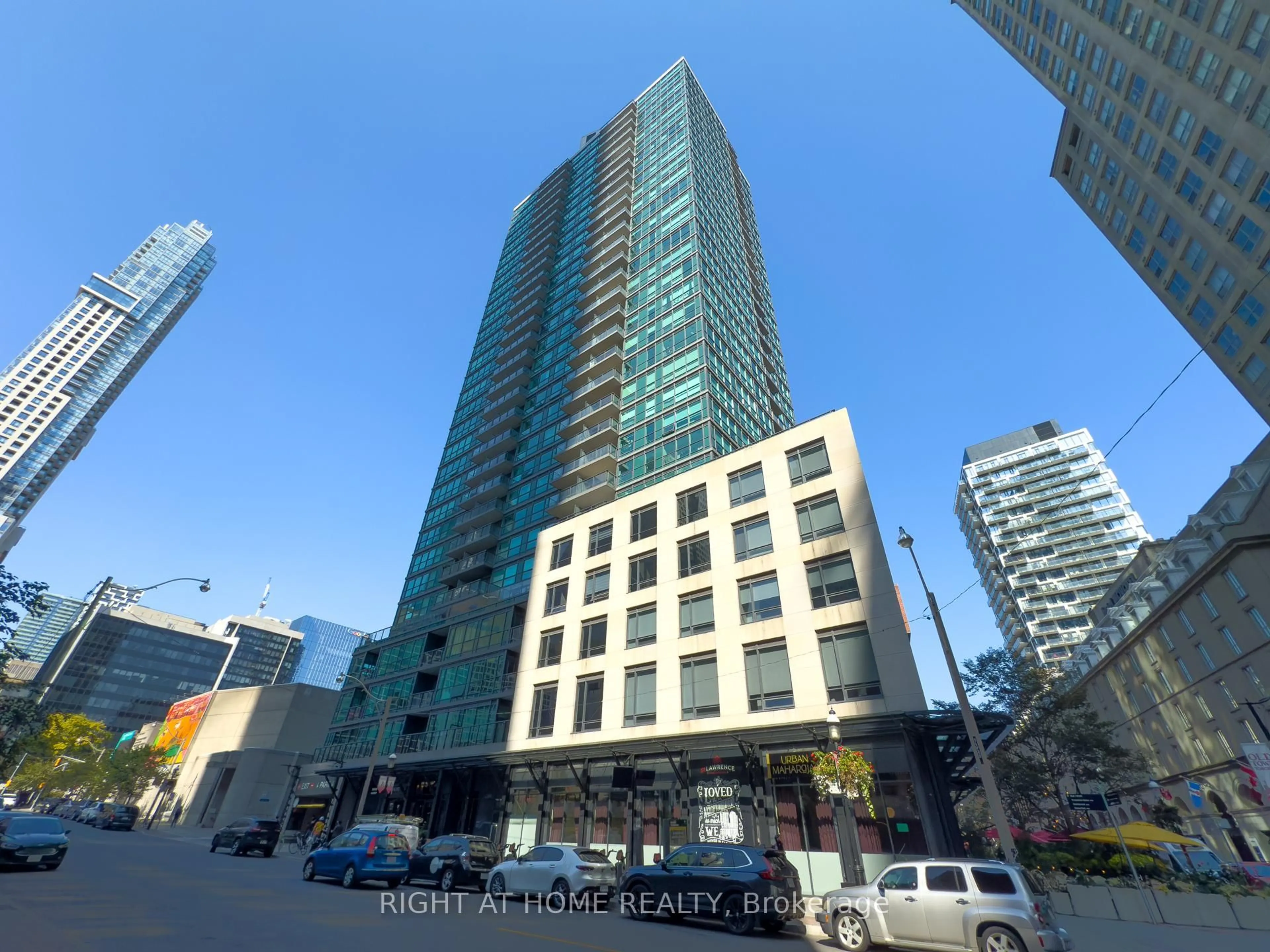 Indoor foyer for 1 Scott St #806, Toronto Ontario M5E 1A1