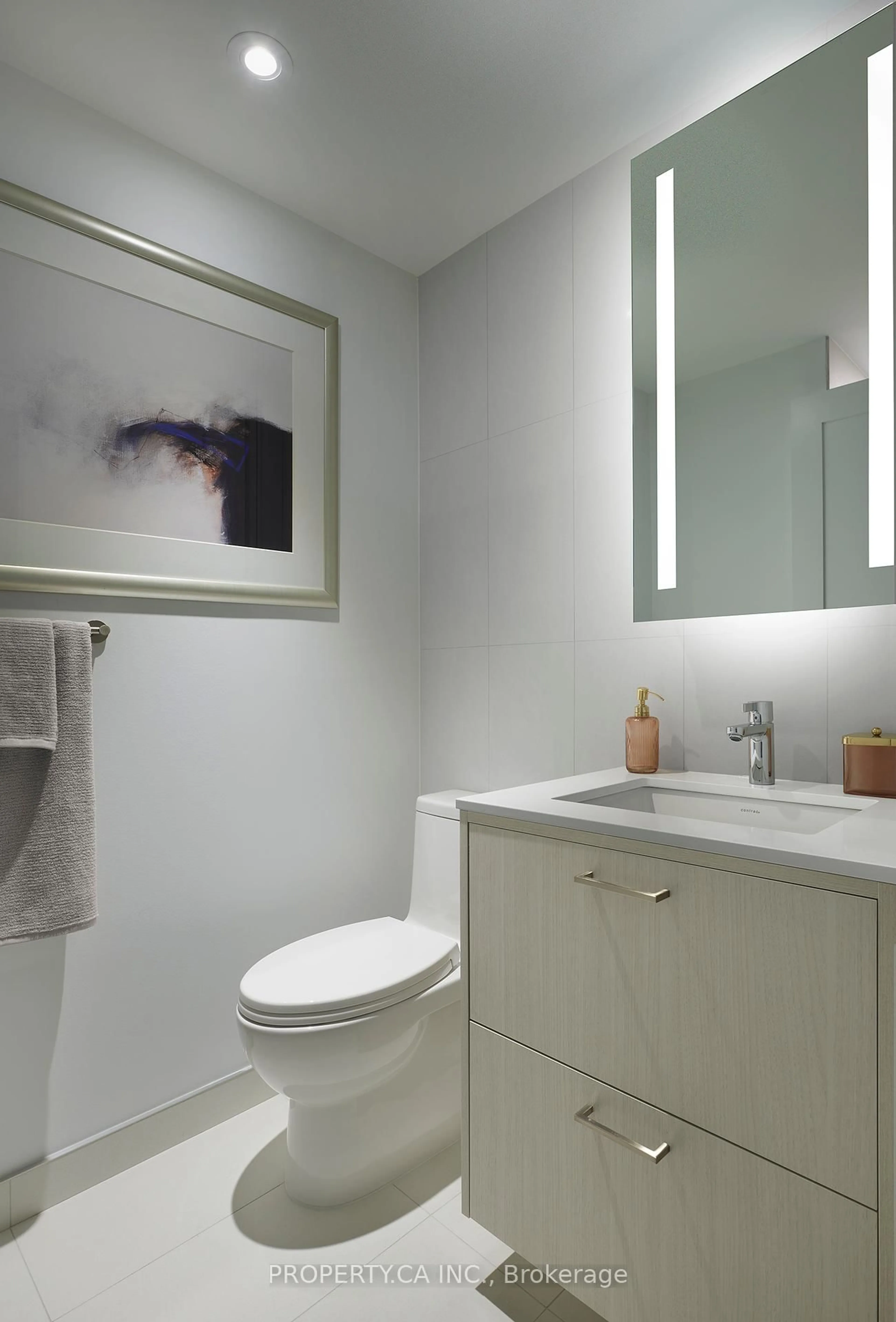 Standard bathroom, ceramic/tile floor for 470 Front St #2205, Toronto Ontario M5V 0V6