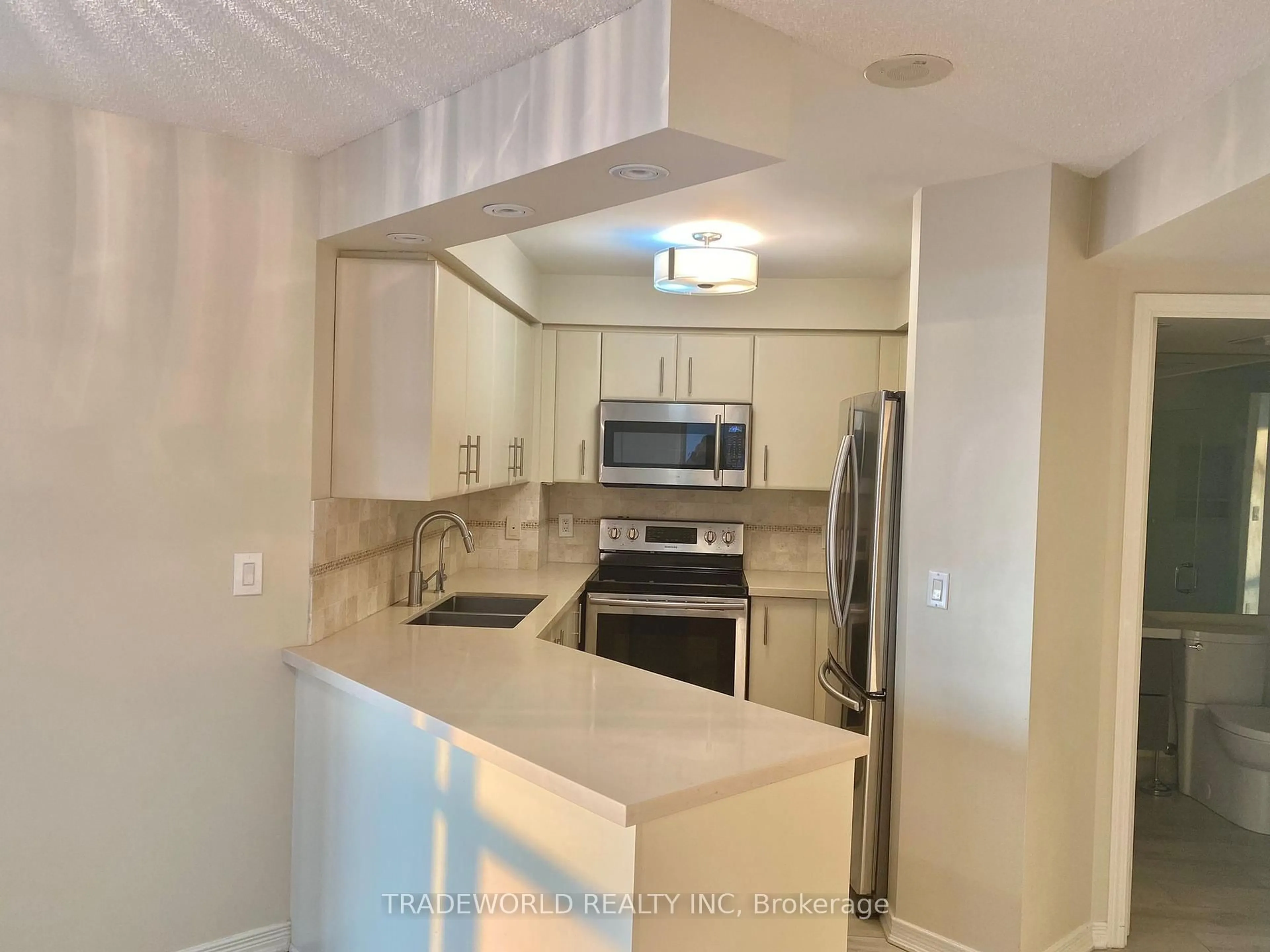 Standard kitchen, unknown for 509 Beecroft Rd #603, Toronto Ontario M2N 0A3