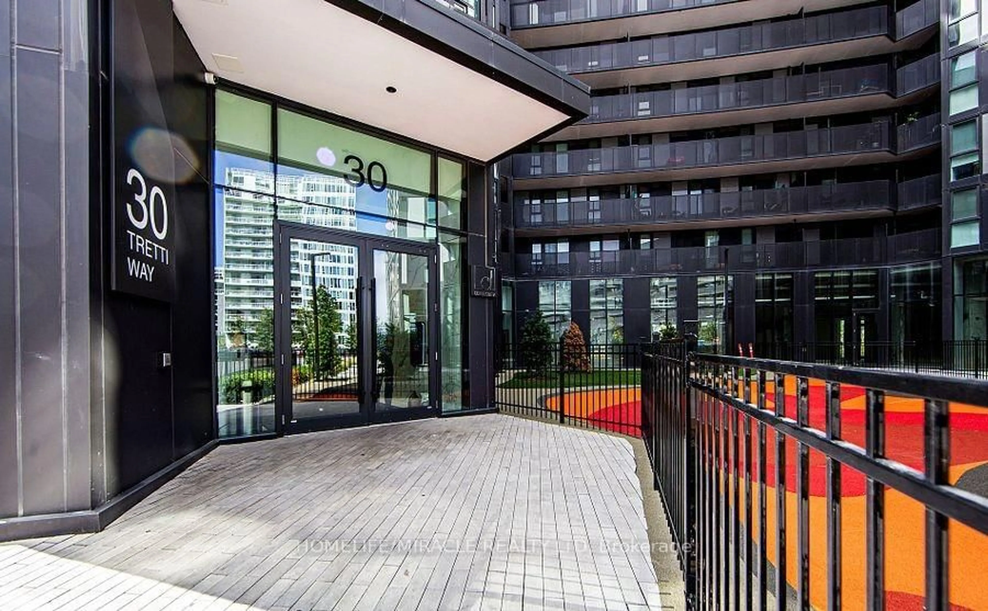 Indoor foyer for 30 Tretti Way #911, Toronto Ontario M3H 0E3