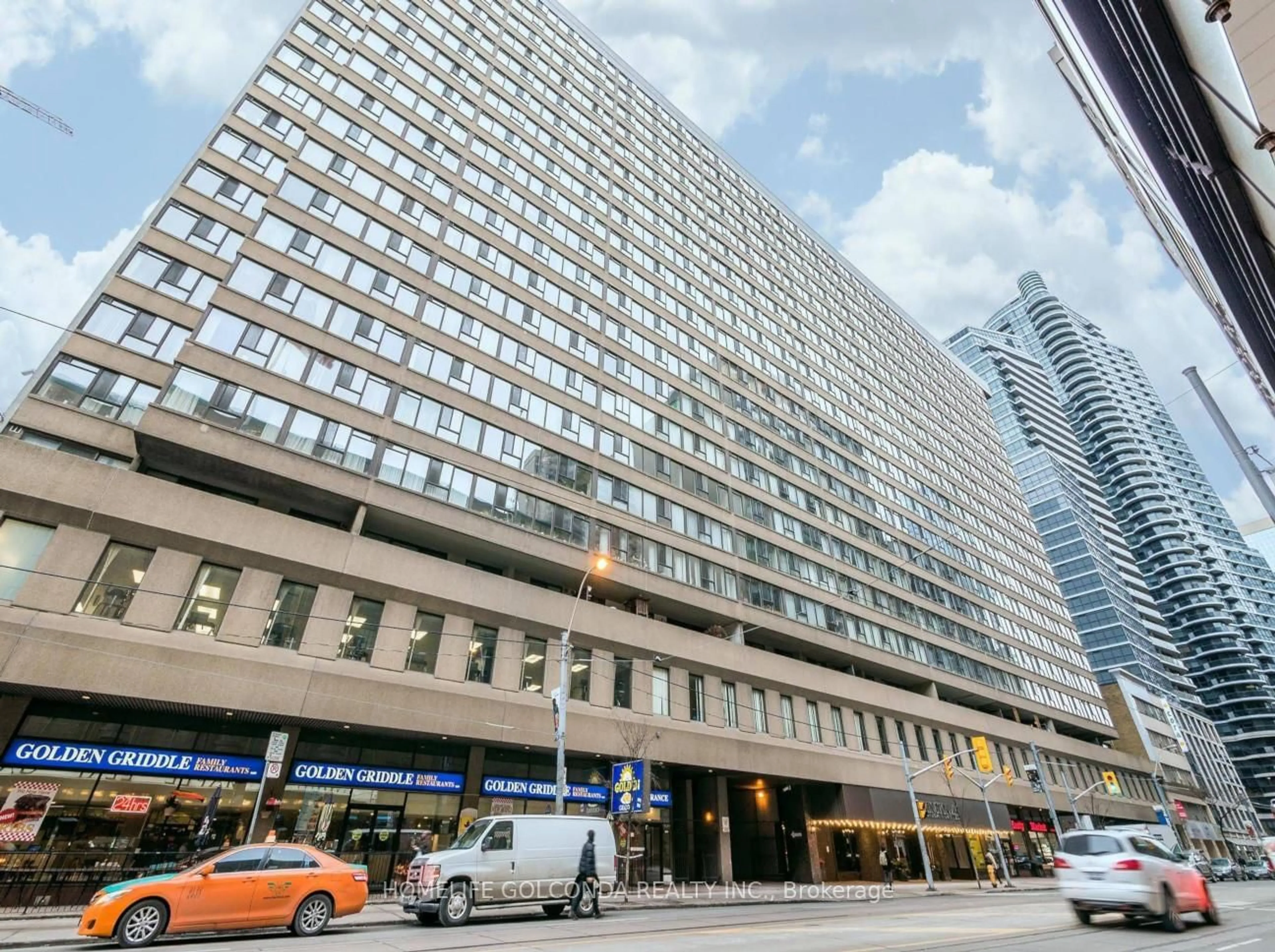 Indoor foyer for 45 Carlton St #1606, Toronto Ontario M5B 2H9