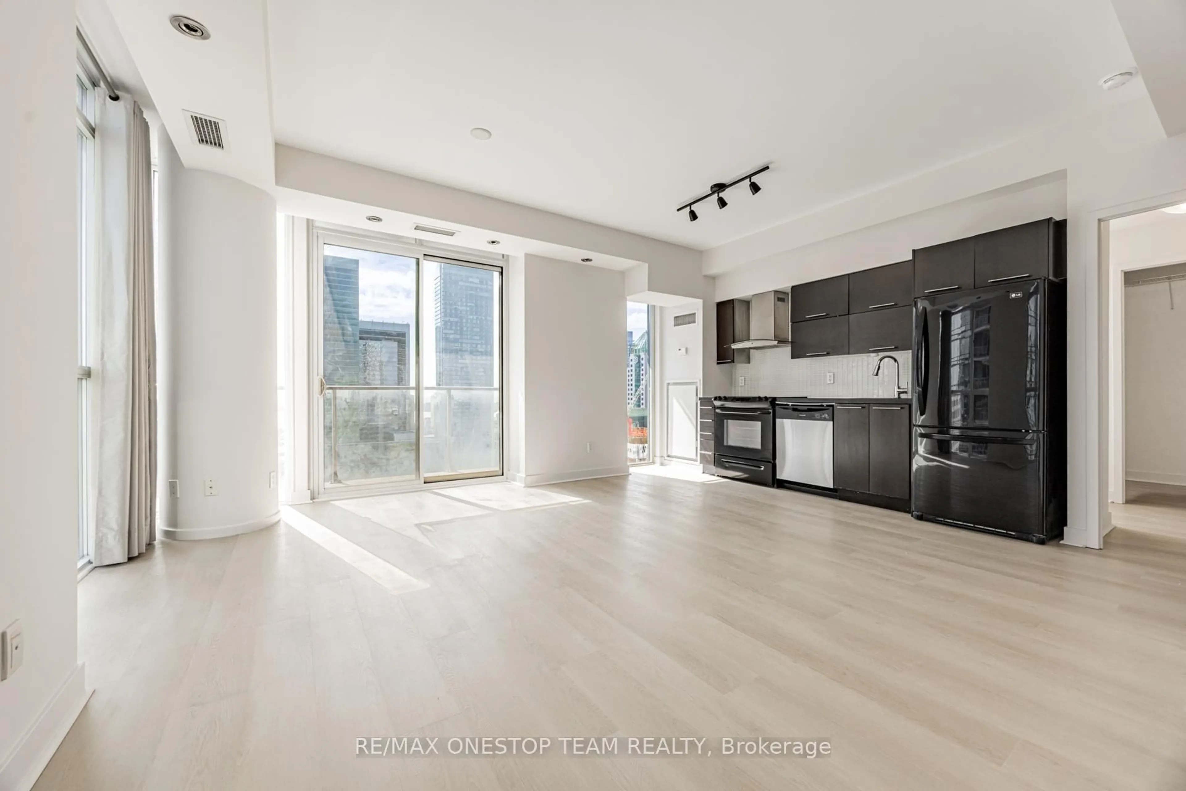 Open concept kitchen, unknown for 126 Simcoe St #2608, Toronto Ontario M5H 4E6