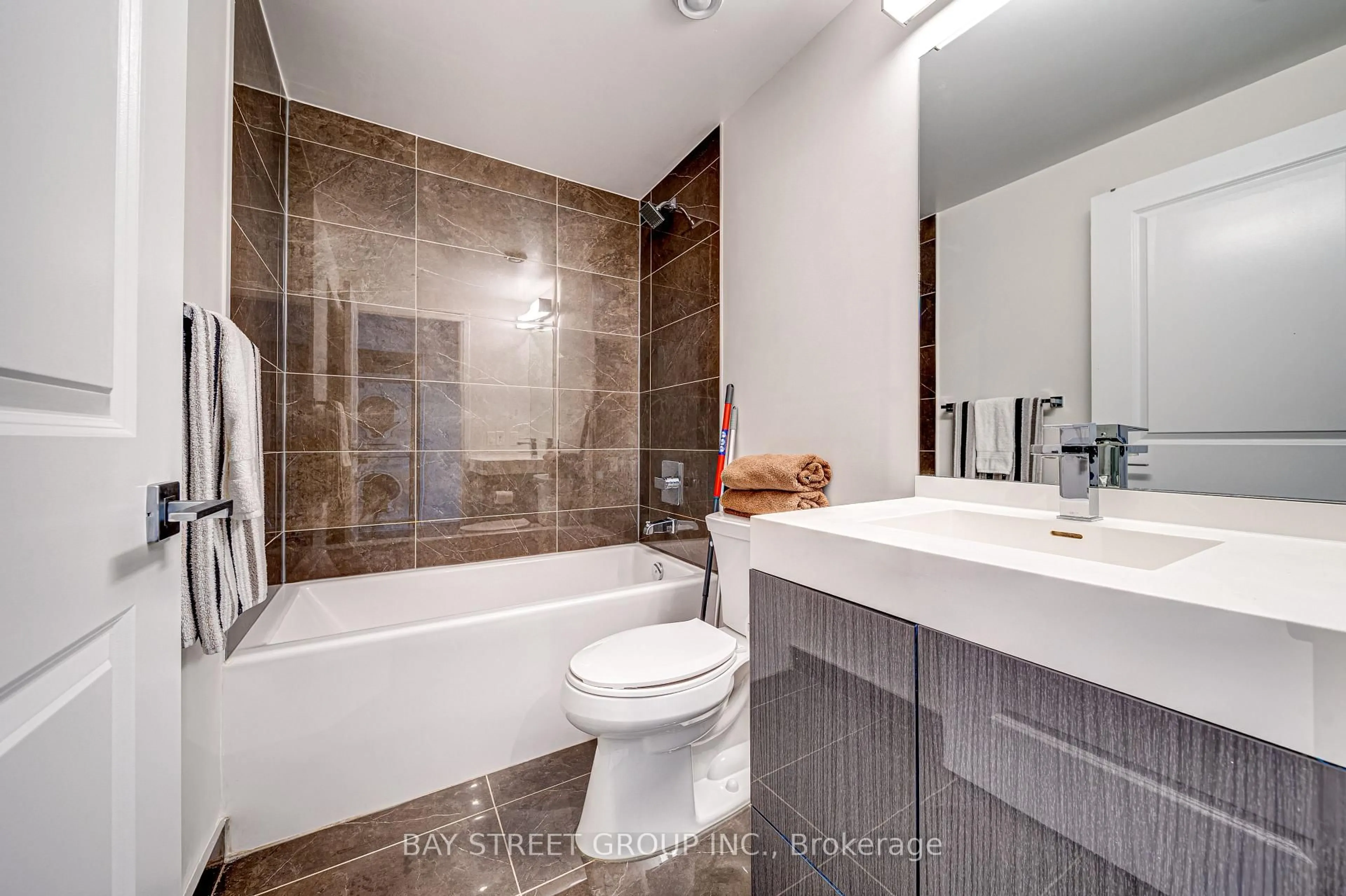 Contemporary bathroom, ceramic/tile floor for 251 Jarvis St #3809, Toronto Ontario M5B 0C3