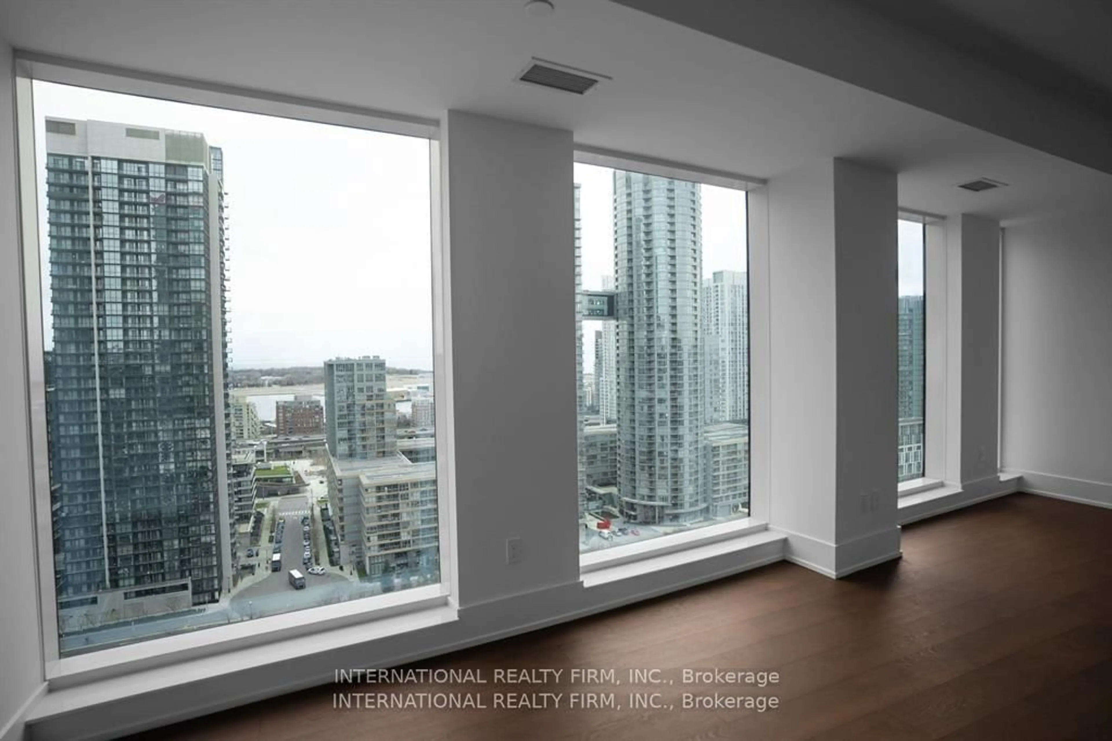 A pic of a room for 480 FRONT St #1714, Toronto Ontario M5V 0V5