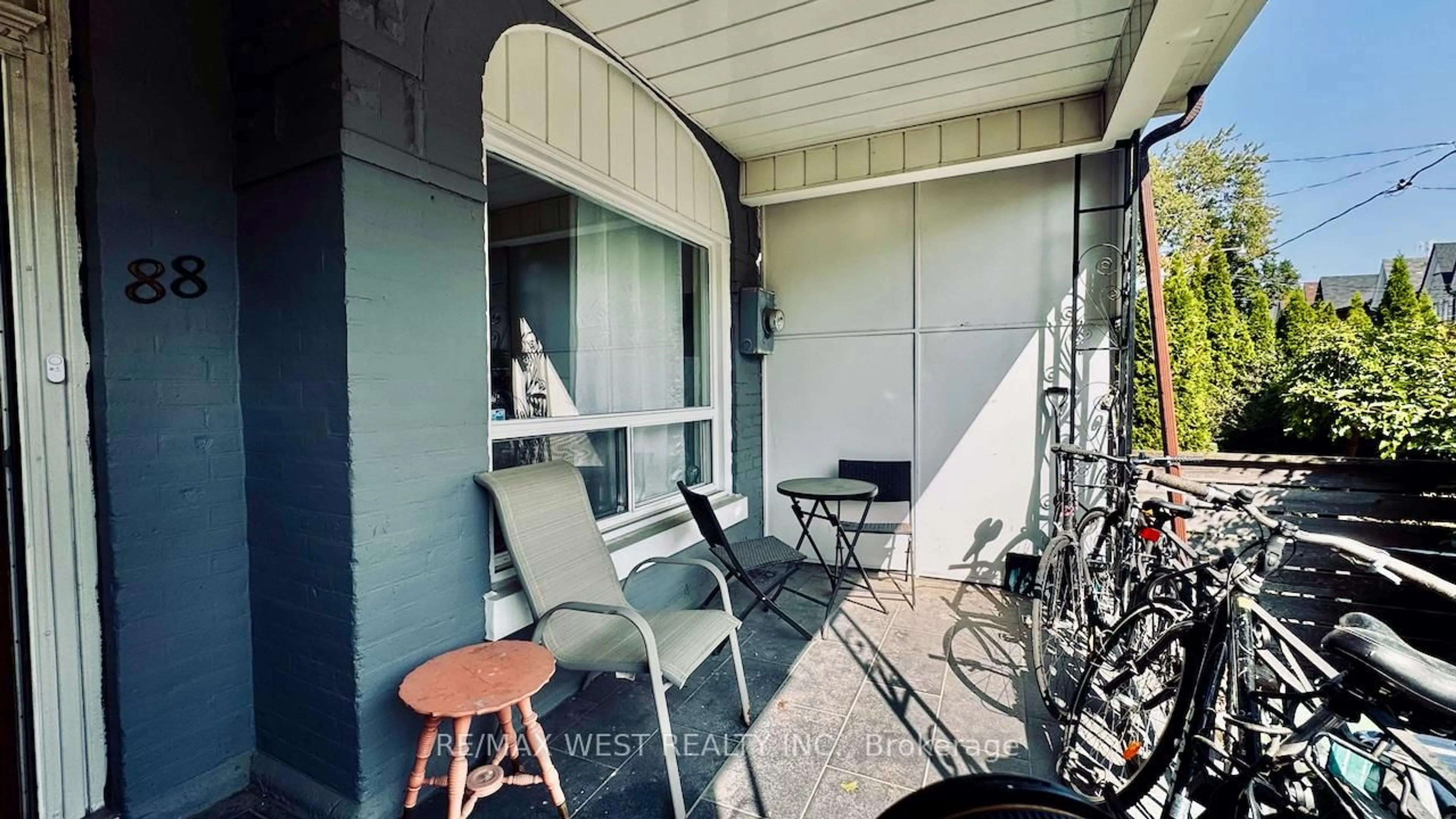 Patio, street for 88 Montrose Ave, Toronto Ontario M6J 2T7