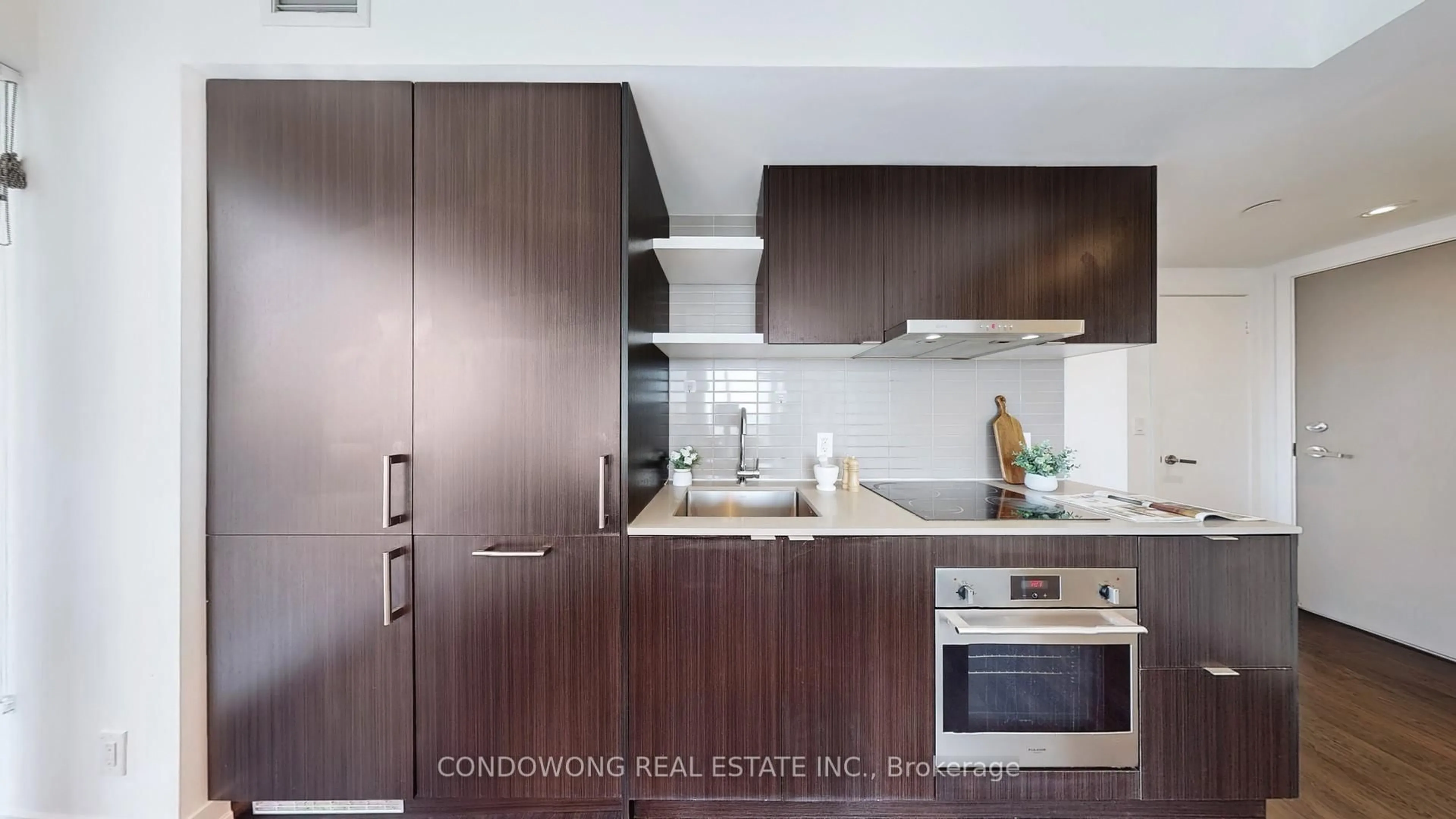 Standard kitchen, unknown for 100 Harbour St #4102, Toronto Ontario M5J 0B5