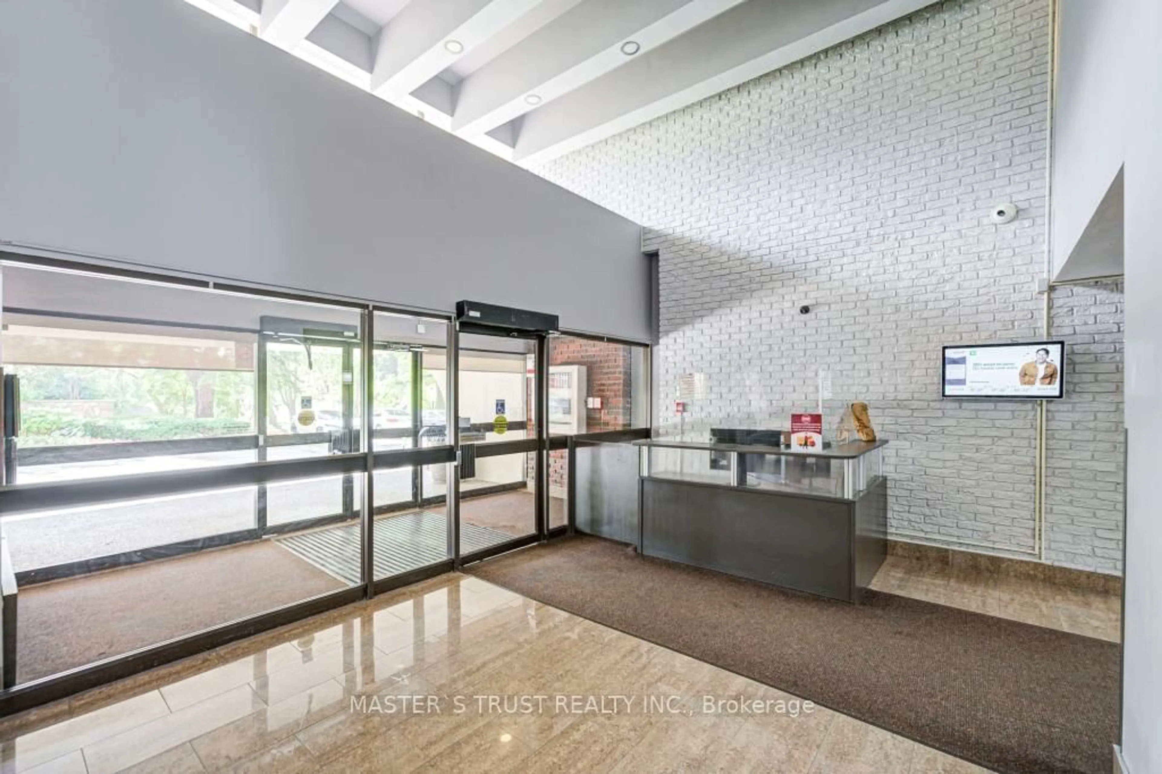 Indoor foyer for 260 Seneca Hill Dr #1110, Toronto Ontario M2J 4S6