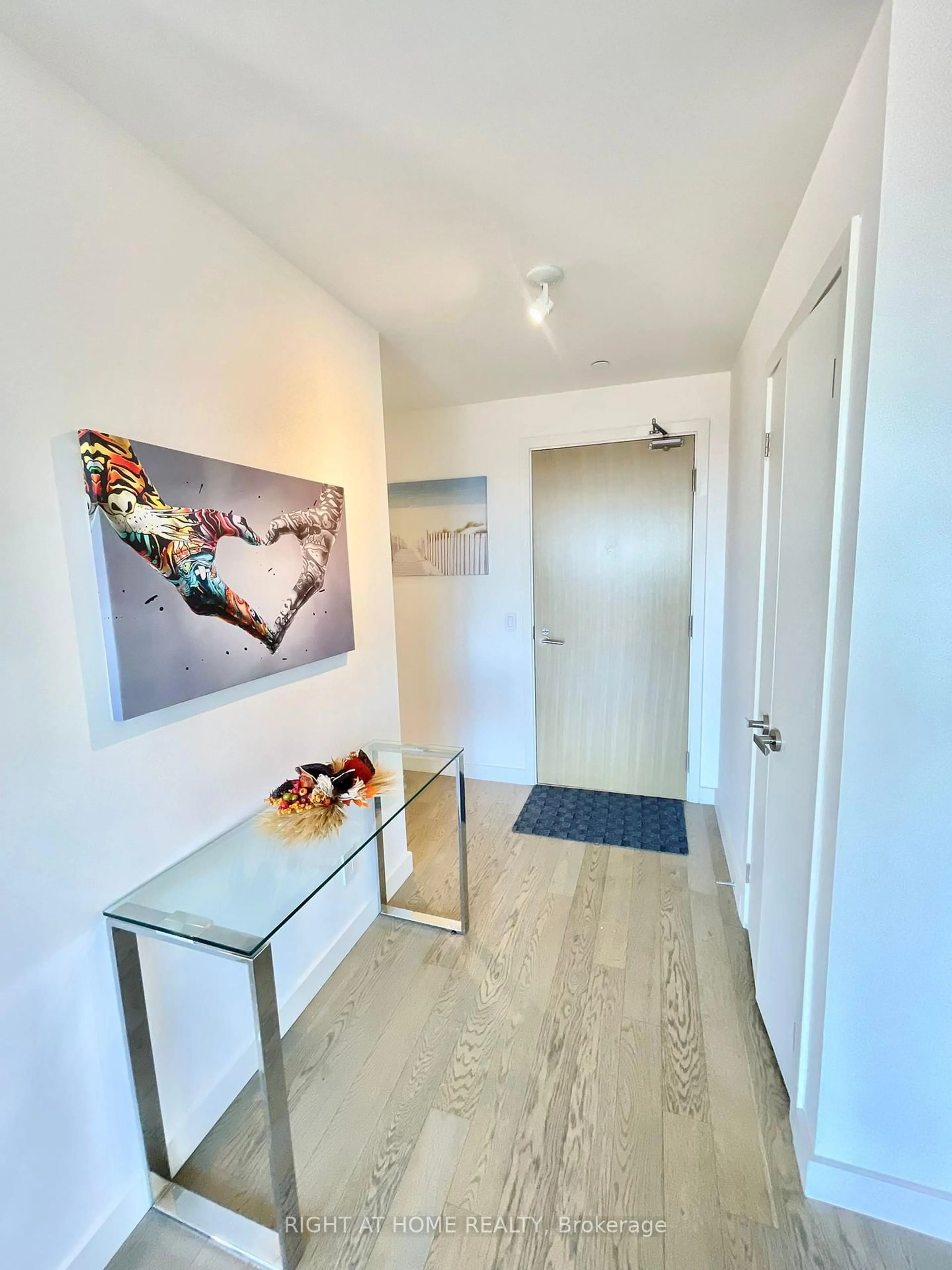 Indoor entryway for 111 Bathurst St #1205, Toronto Ontario M5V 2R1