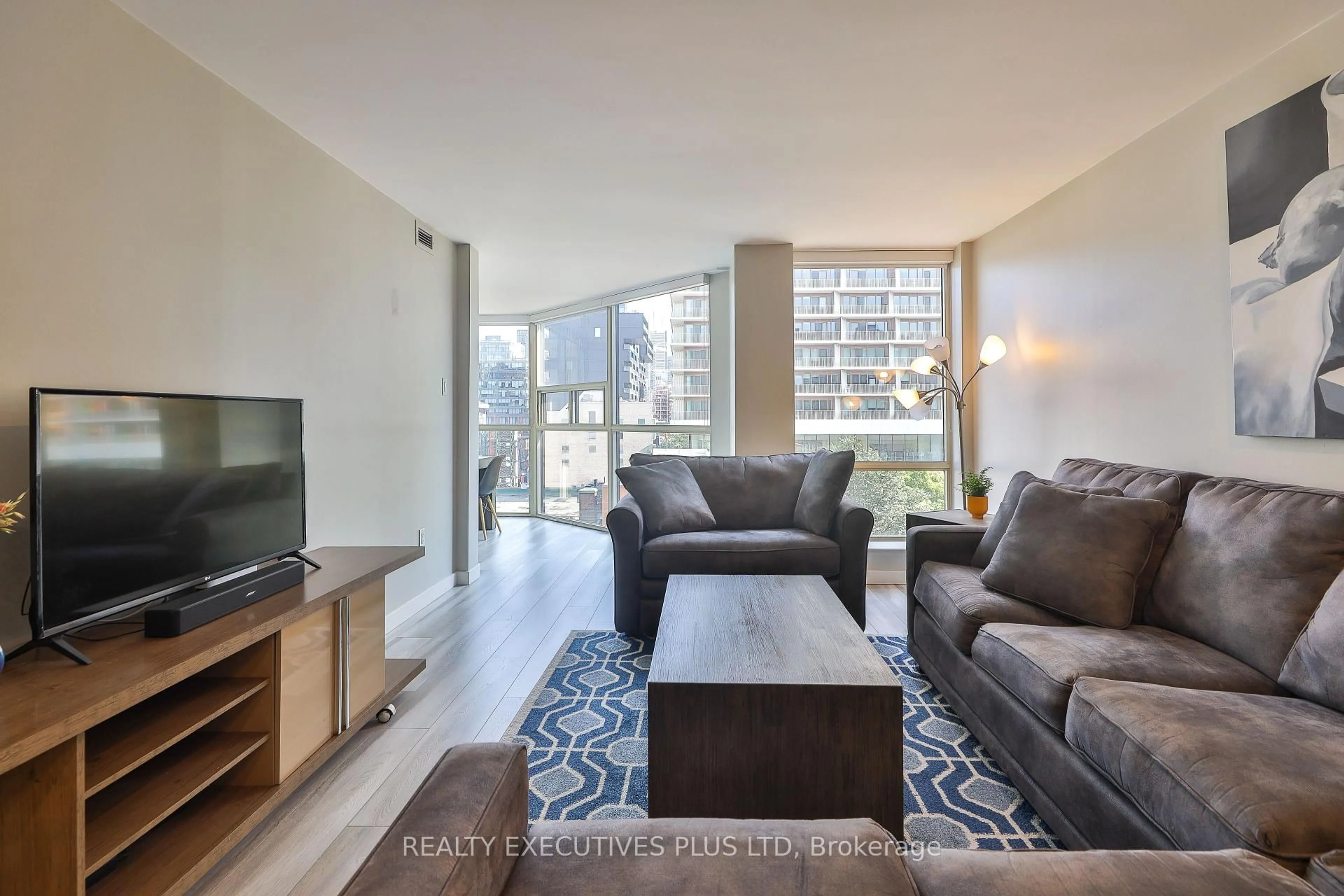 Living room with furniture, unknown for 701 King St #811, Toronto Ontario M5V 2W7