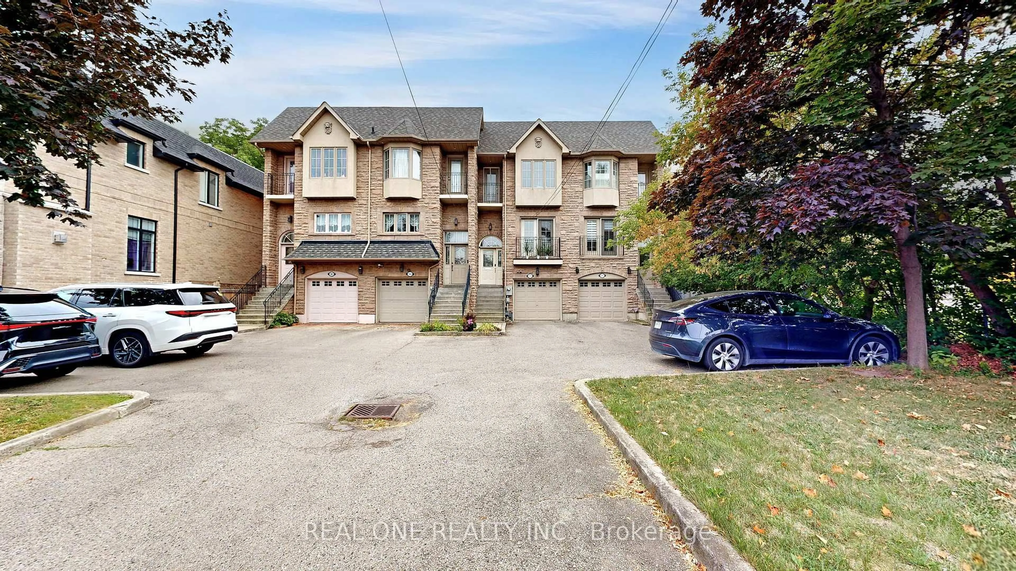 A pic from outside/outdoor area/front of a property/back of a property/a pic from drone, street for 299 Finch Ave, Toronto Ontario M2N 4S3