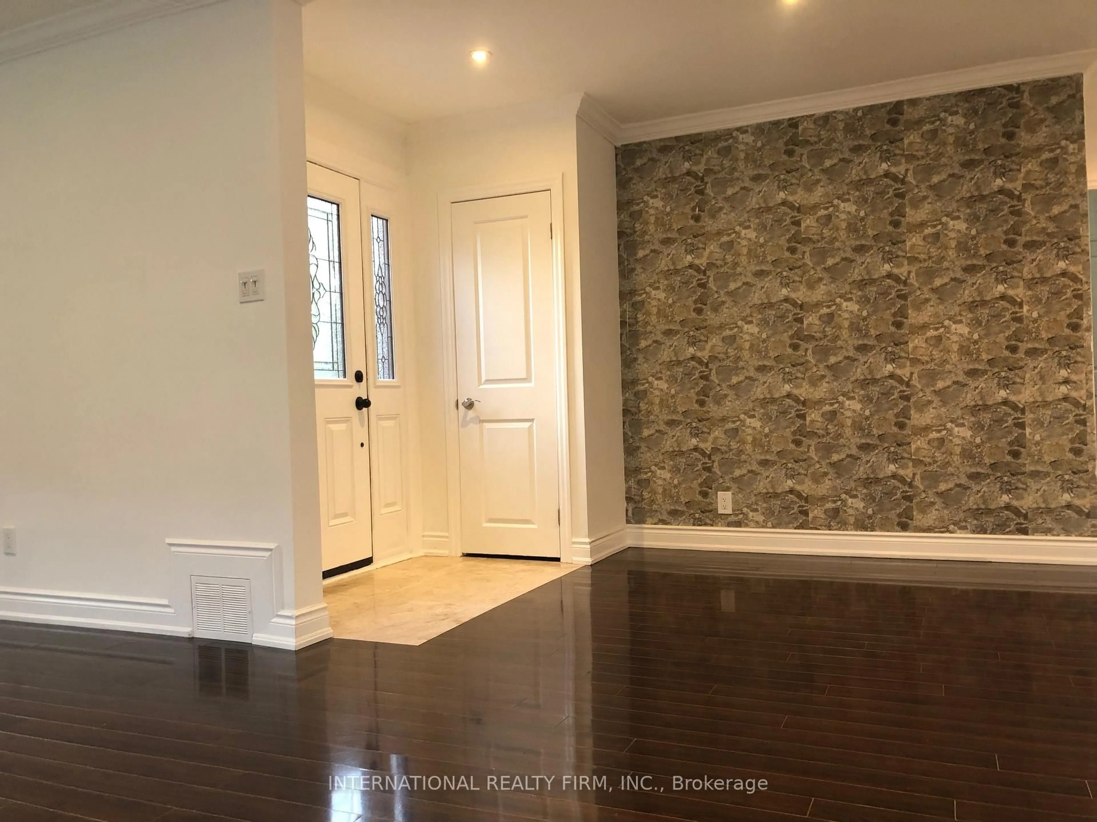 Indoor entryway for 55 Kenton Dr, Toronto Ontario M2R 2H9